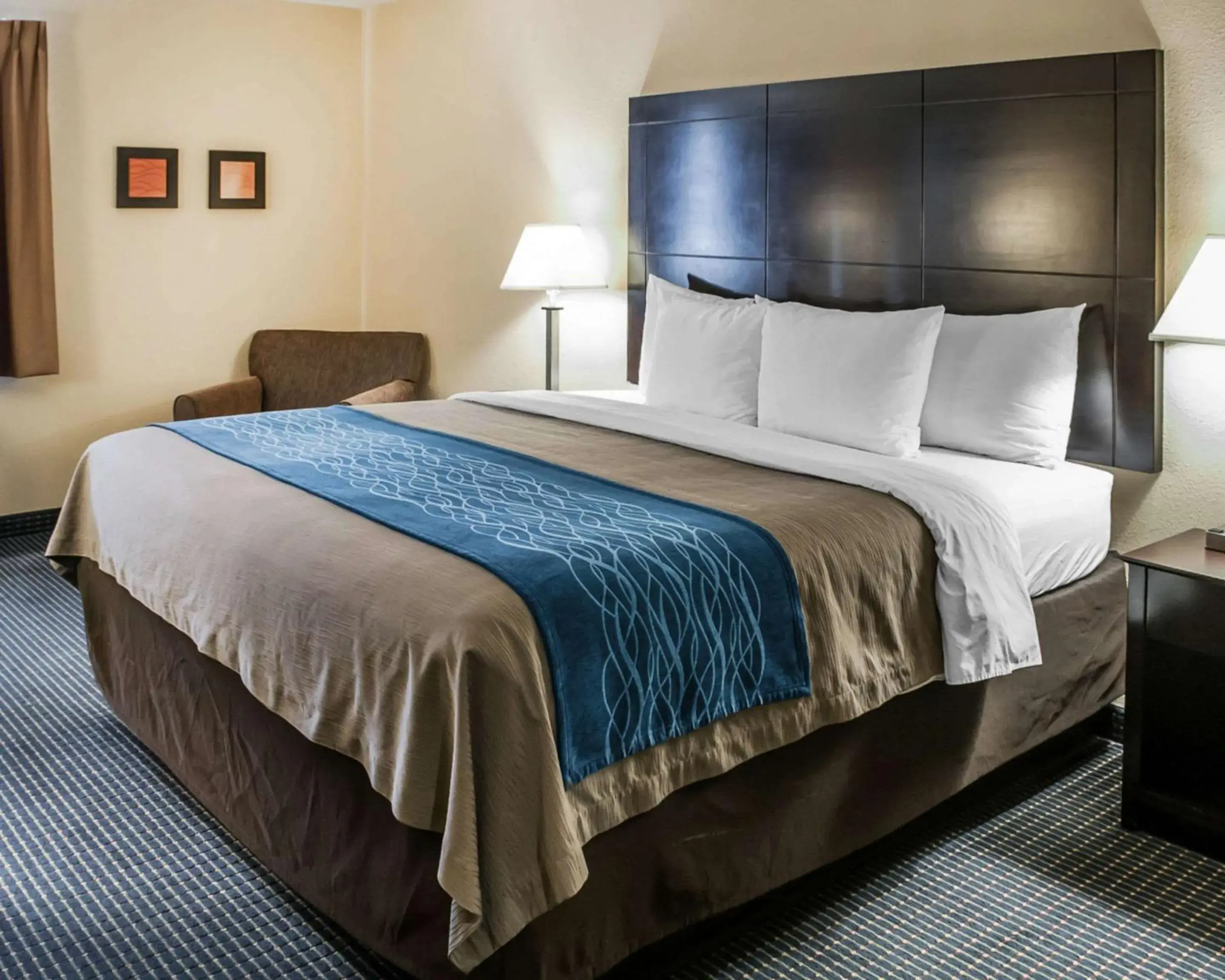 Bedroom, Bed in Comfort Inn Gallup I-40 Exit 20 Bedroom, Bed in Comfort Inn Gallup I-40 Exit 20