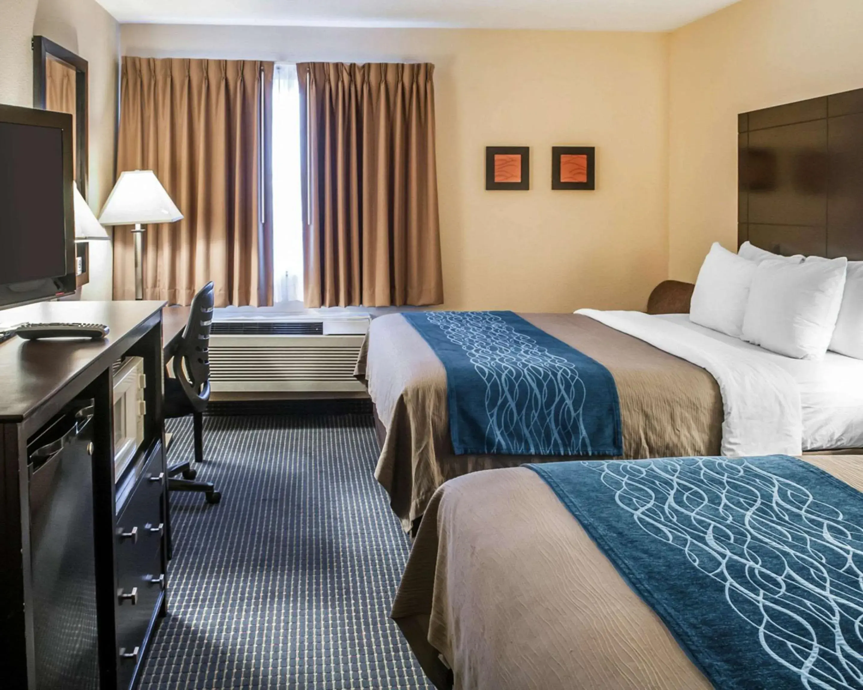 Bedroom, Bed in Comfort Inn Gallup I-40 Exit 20 Bedroom, Bed in Comfort Inn Gallup I-40 Exit 20