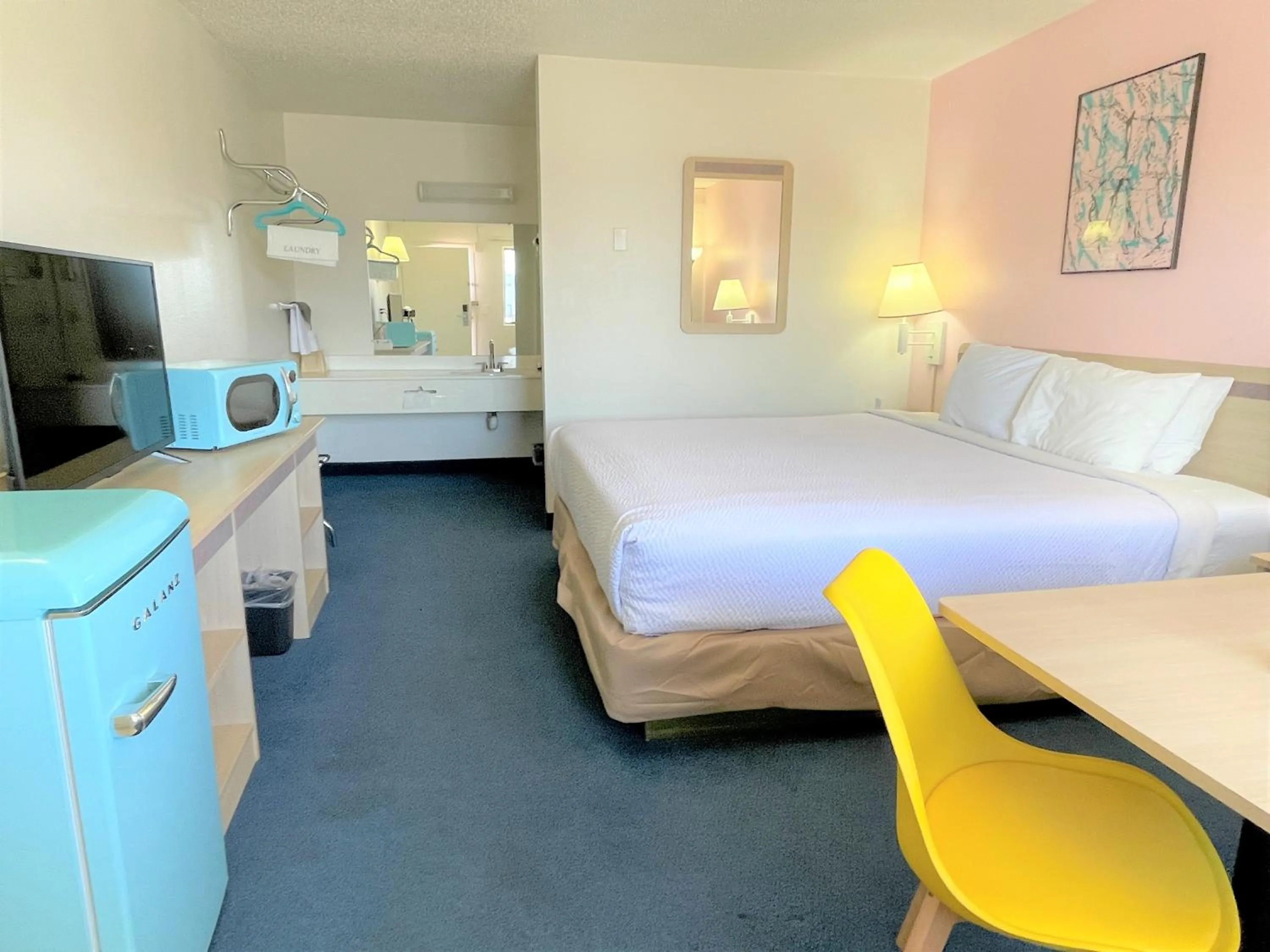 Bedroom, Bed in LuLu Silver City