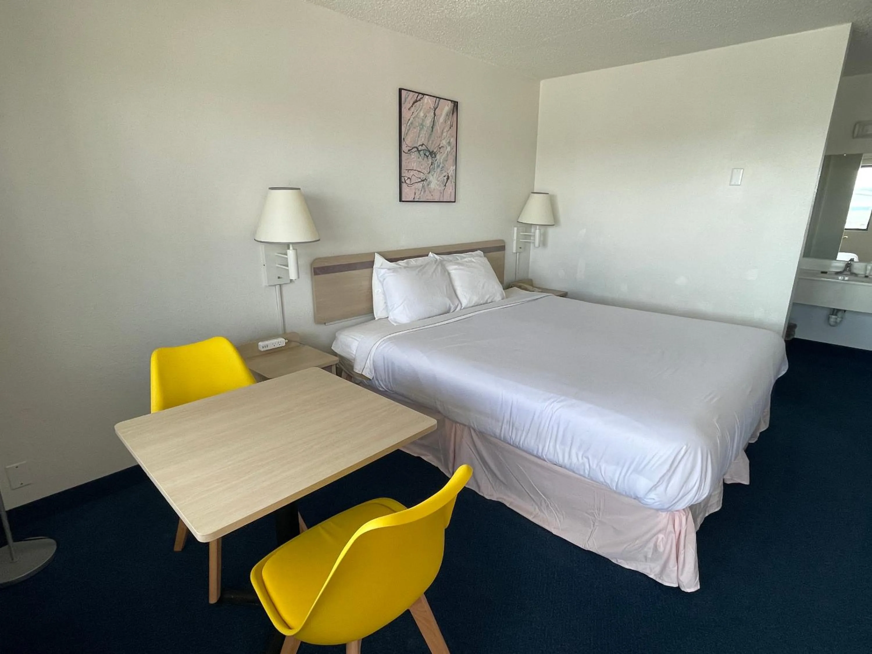 Bedroom, Bed in LuLu Silver City