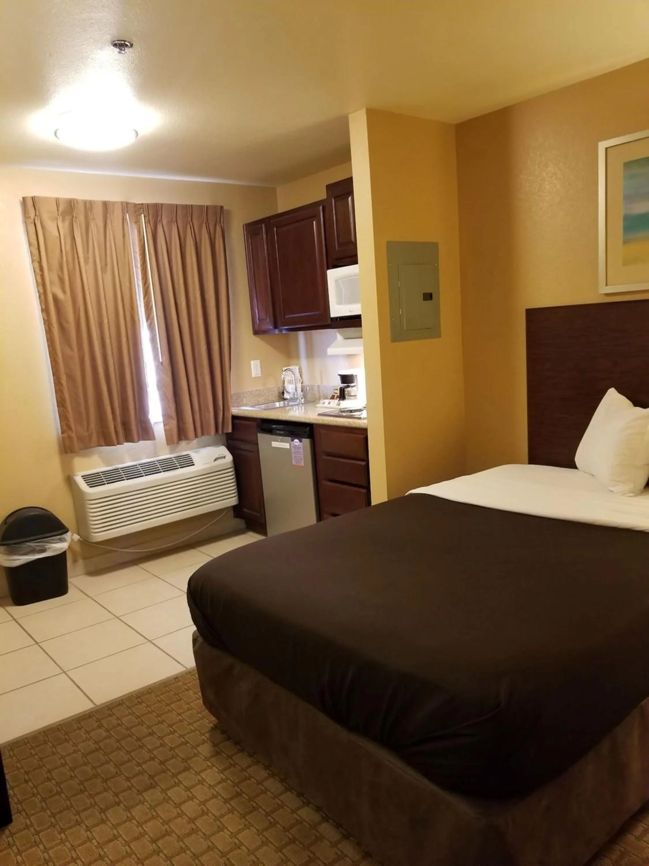 Bedroom, Bed in Suburban Studios Alamogordo