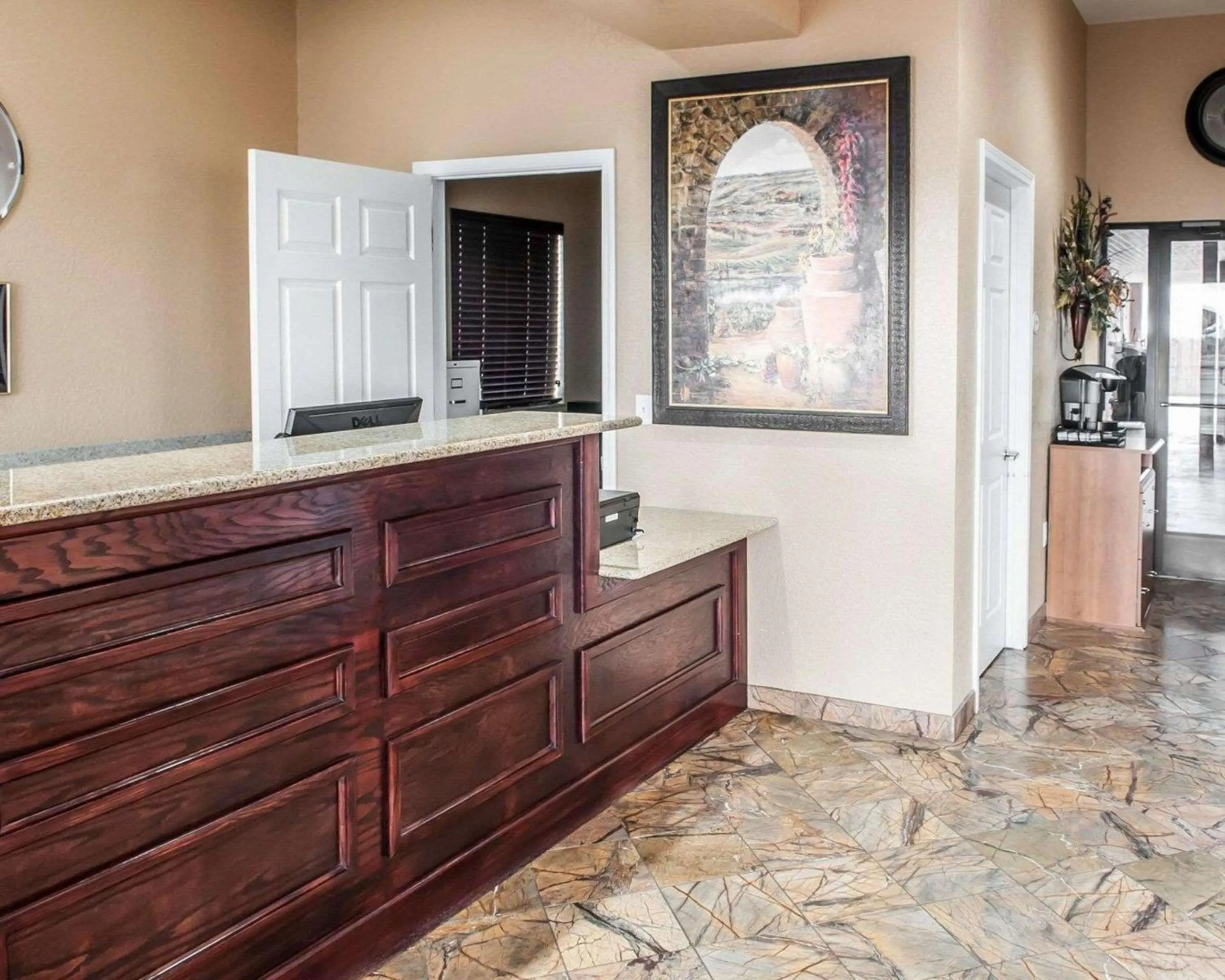 Lobby or reception in Suburban Studios Alamogordo