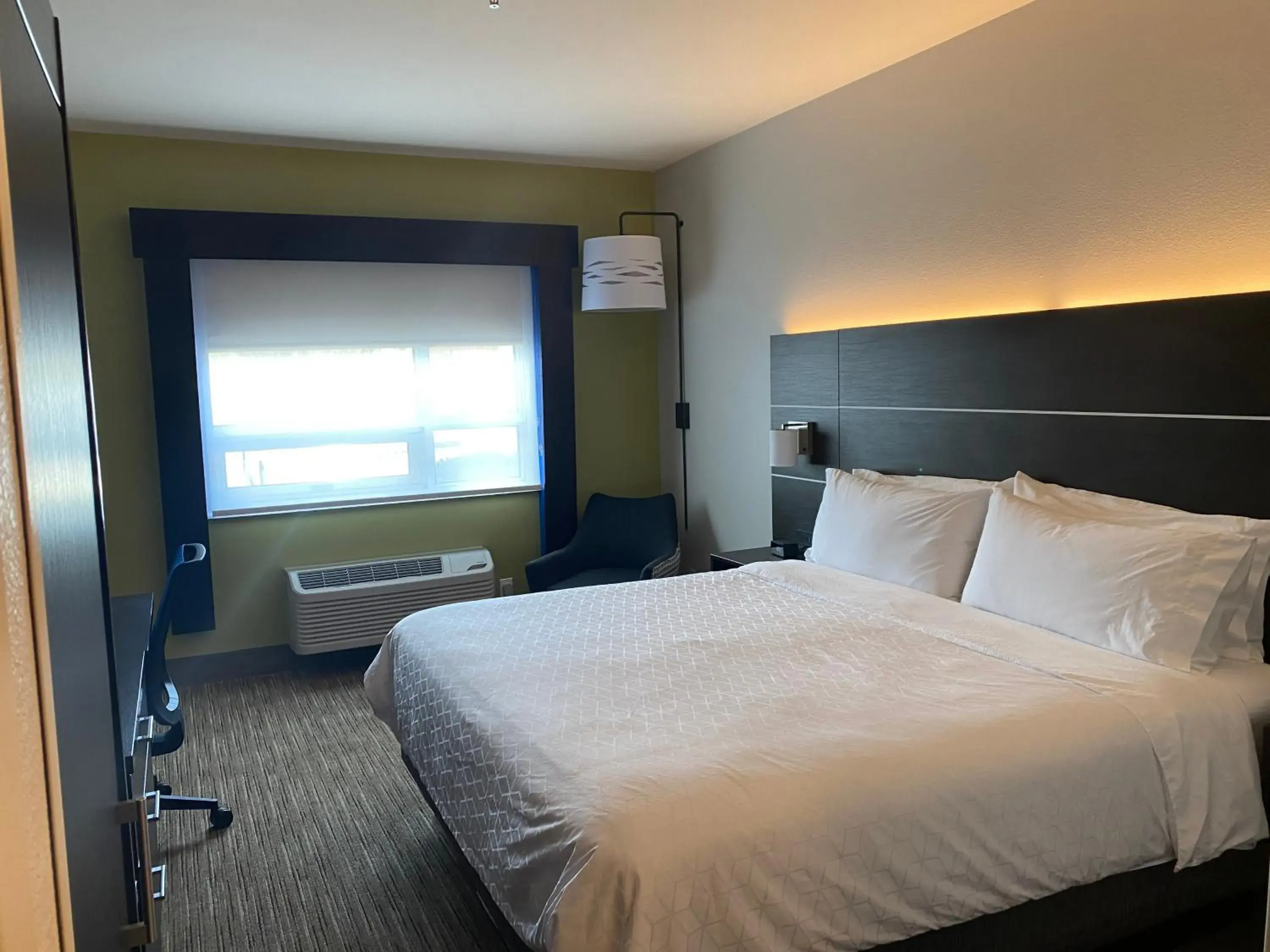 Bed in Holiday Inn Express & Suites - Santa Fe by IHG Bed in Holiday Inn Express & Suites - Santa Fe by IHG