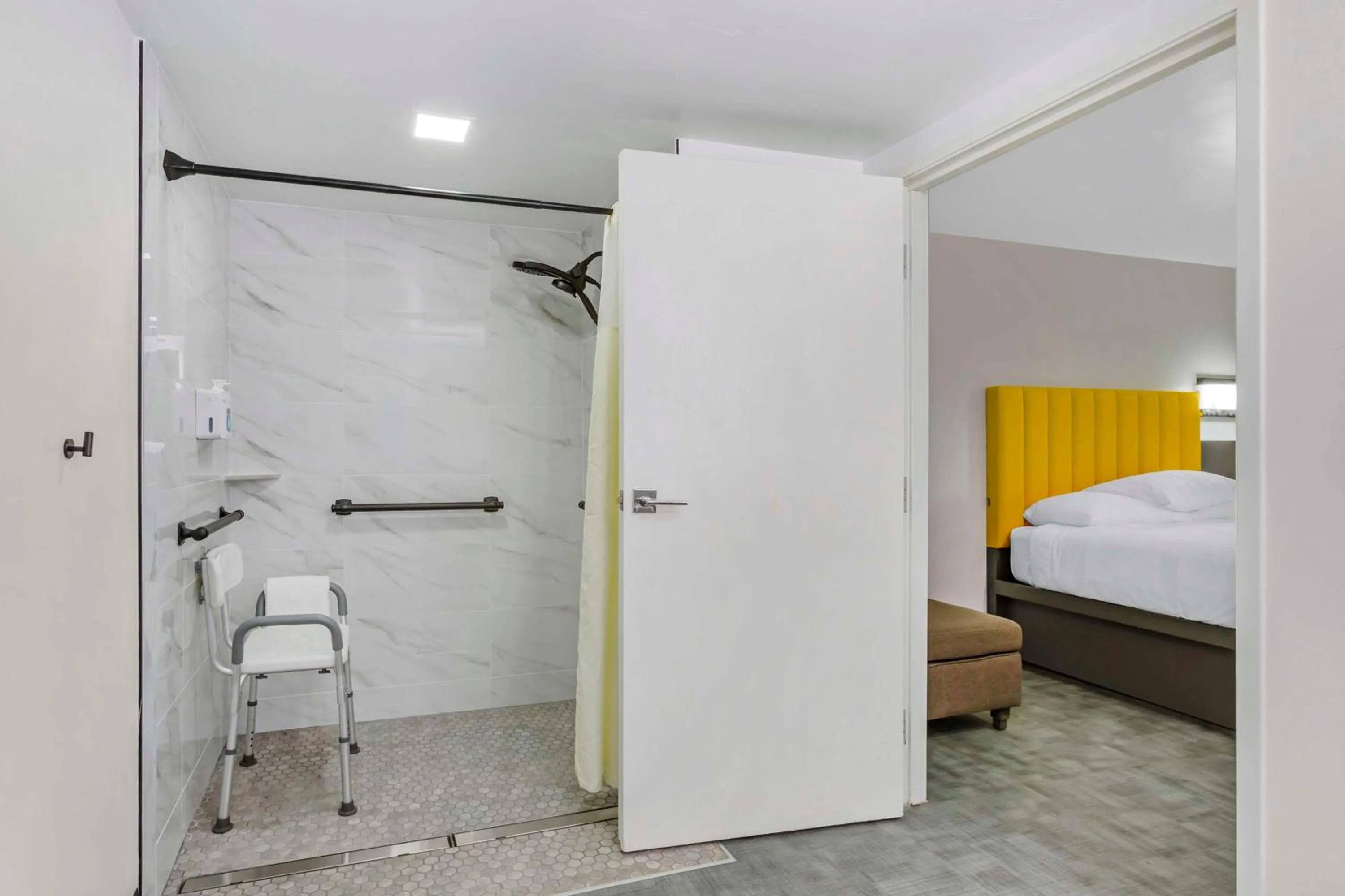 Bathroom, Bed in Hotel Blue 66, BW Signature Collection