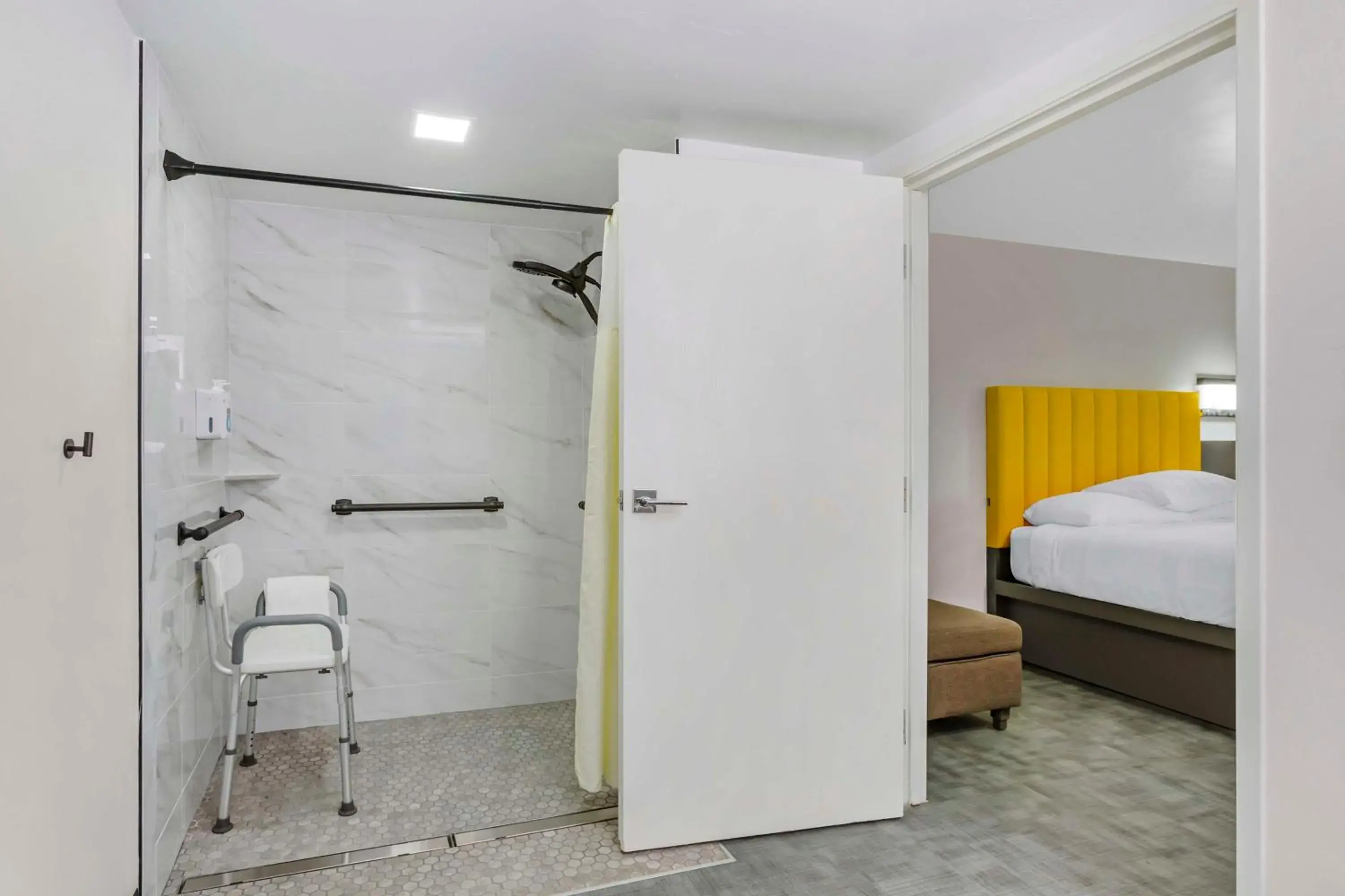 Bathroom, Bed in Hotel Blue 66, BW Signature Collection Bathroom, Bed in Hotel Blue 66, BW Signature Collection