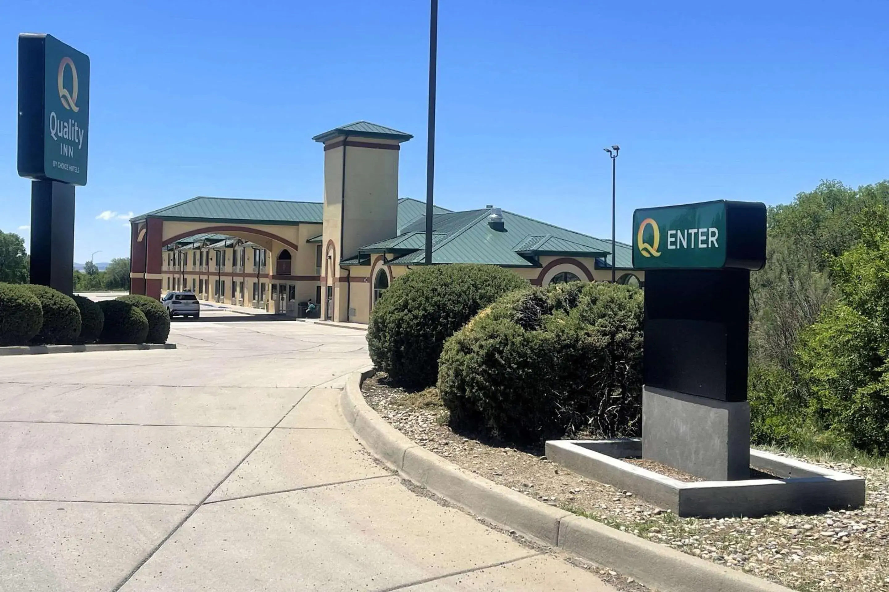 Property building in Quality Inn Raton, NM Property building in Quality Inn Raton, NM