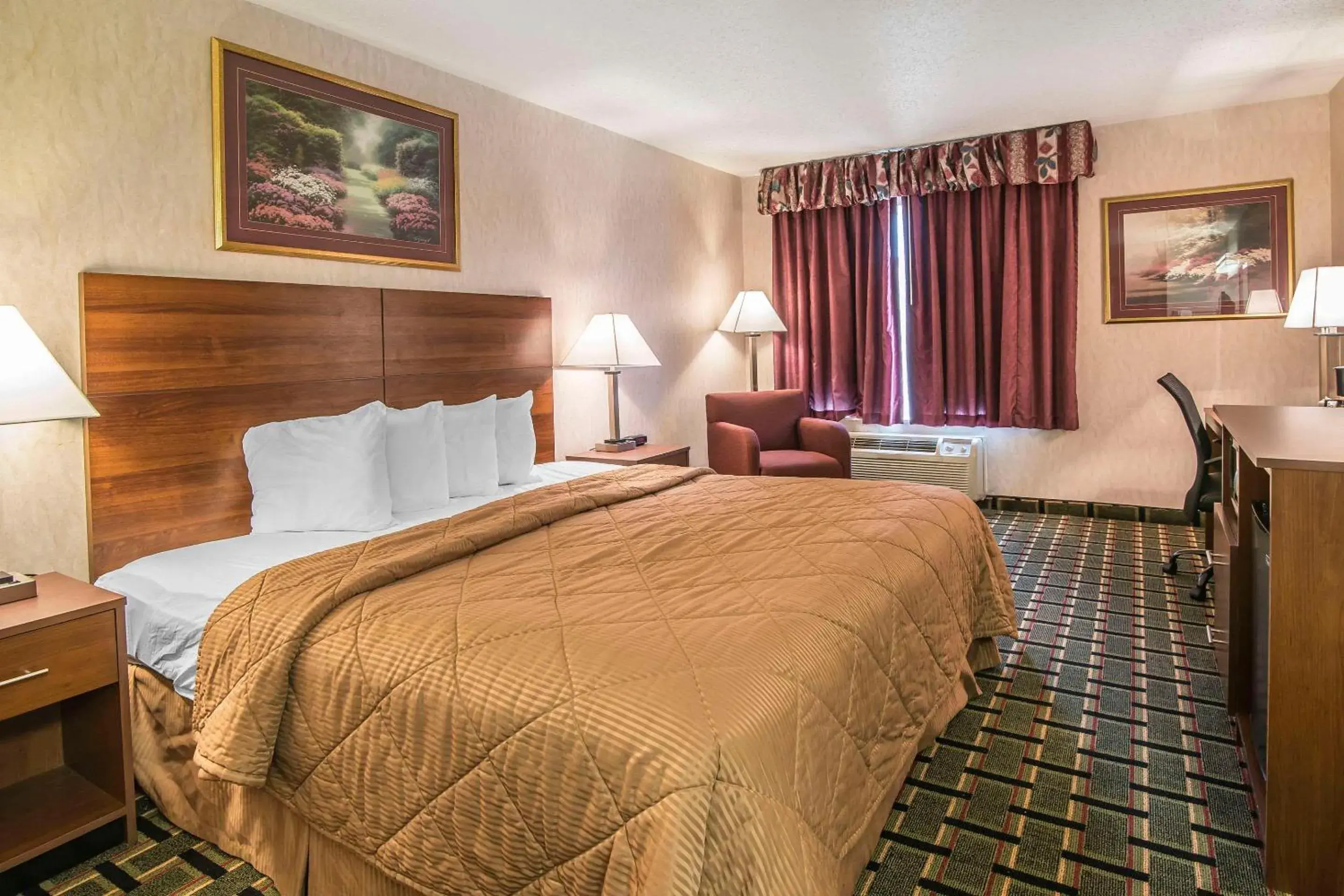 Bedroom, Bed in Quality Inn Raton, NM Bedroom, Bed in Quality Inn Raton, NM