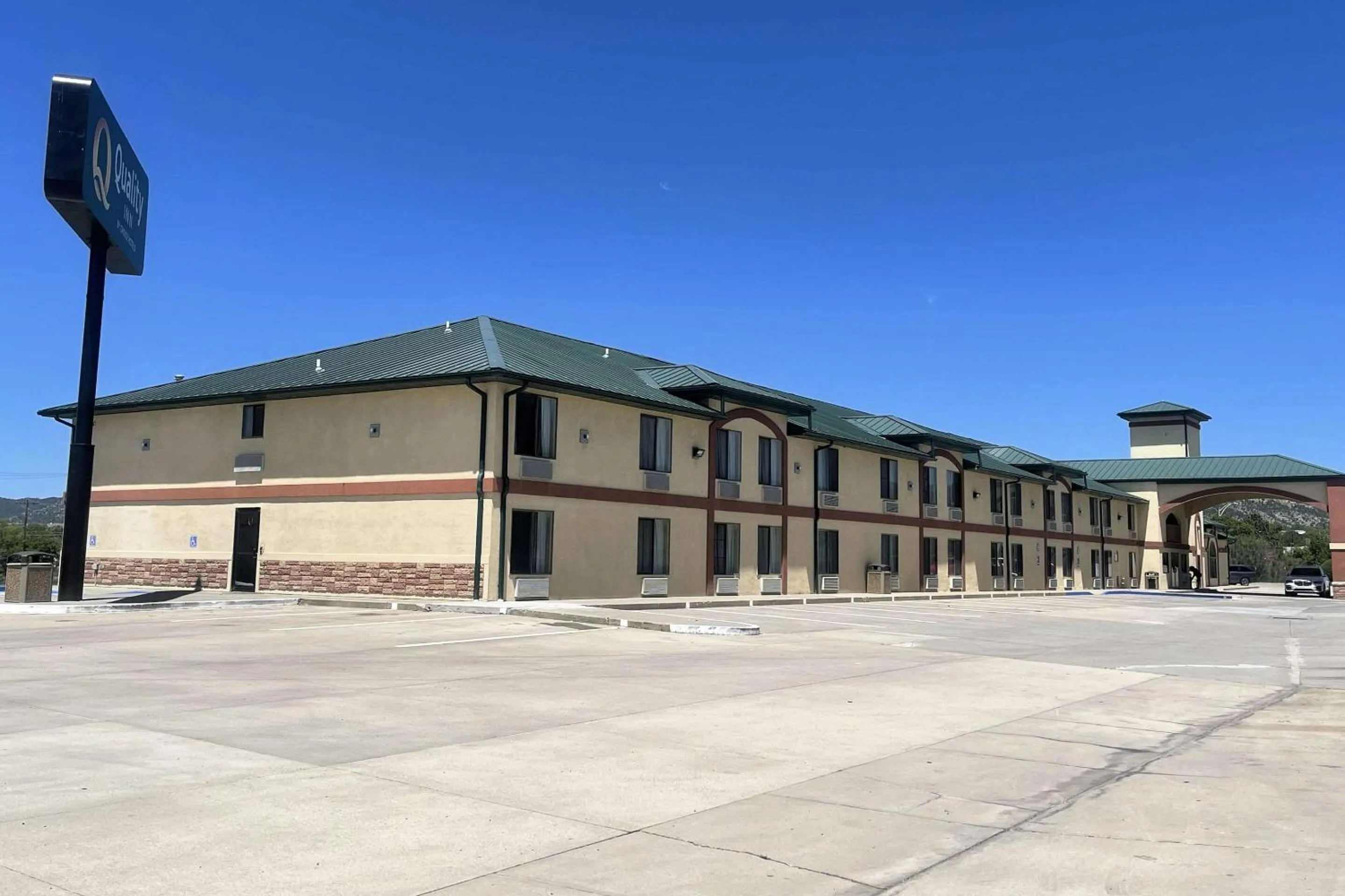 Property building in Quality Inn Raton, NM