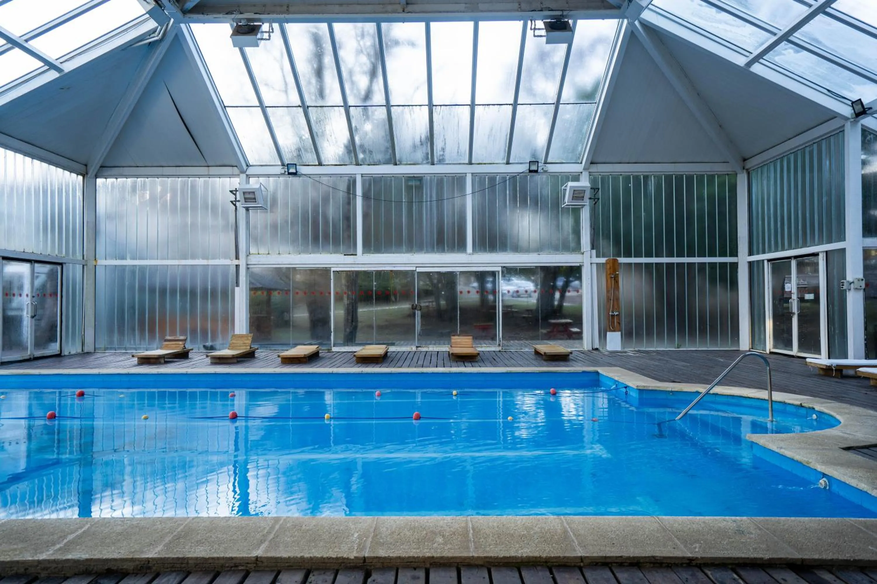 Swimming pool in Pioneros Suites by Grupo Tierra Gaucha