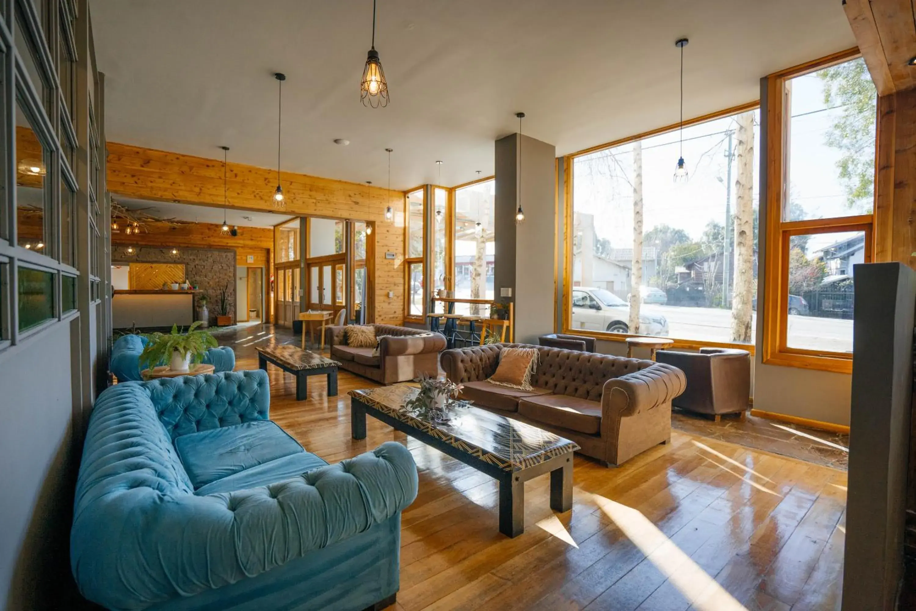 Living room in Pioneros Suites by Grupo Tierra Gaucha Living room in Pioneros Suites by Grupo Tierra Gaucha