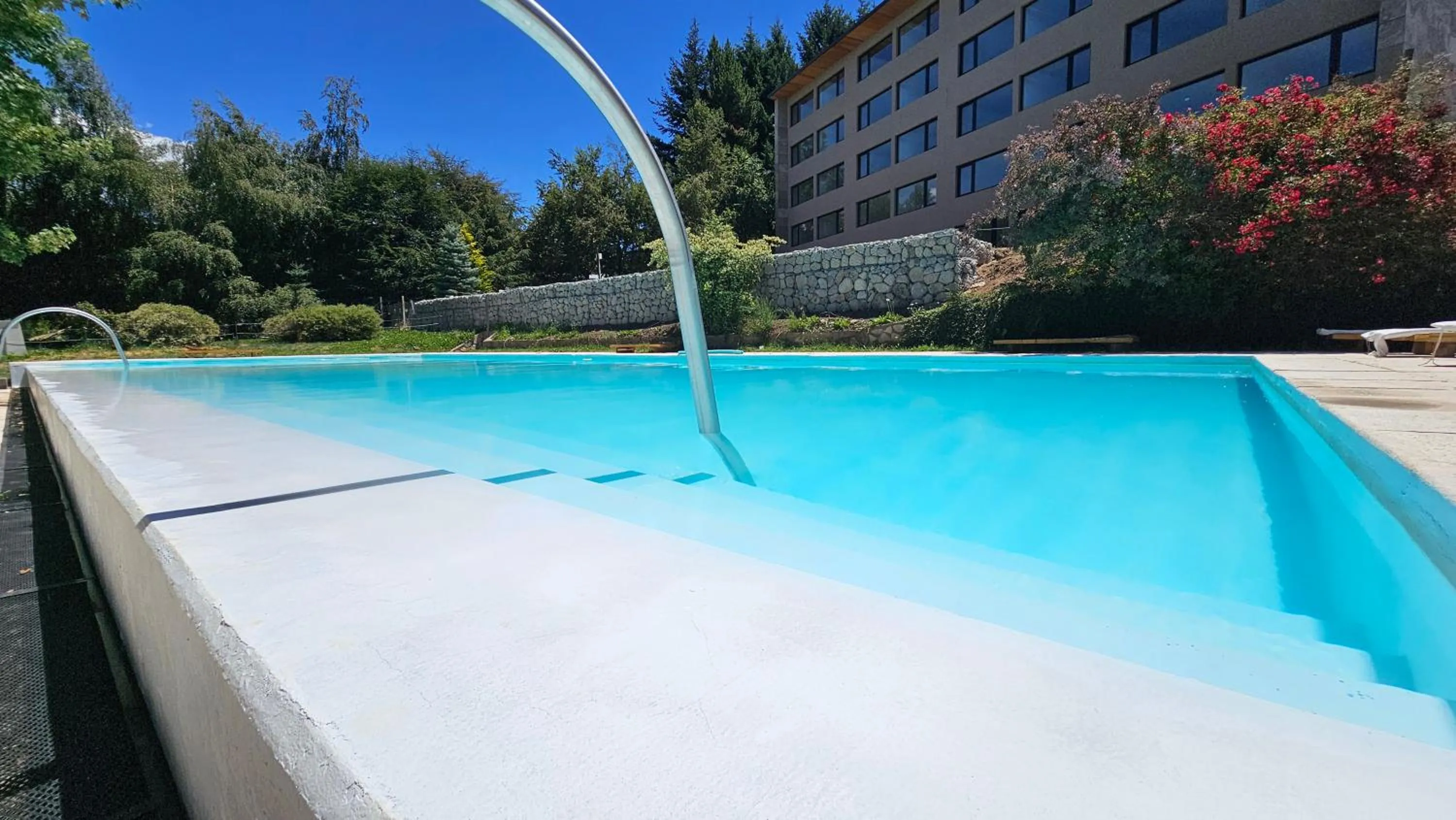 Pool view in Pioneros Suites by Grupo Tierra Gaucha
