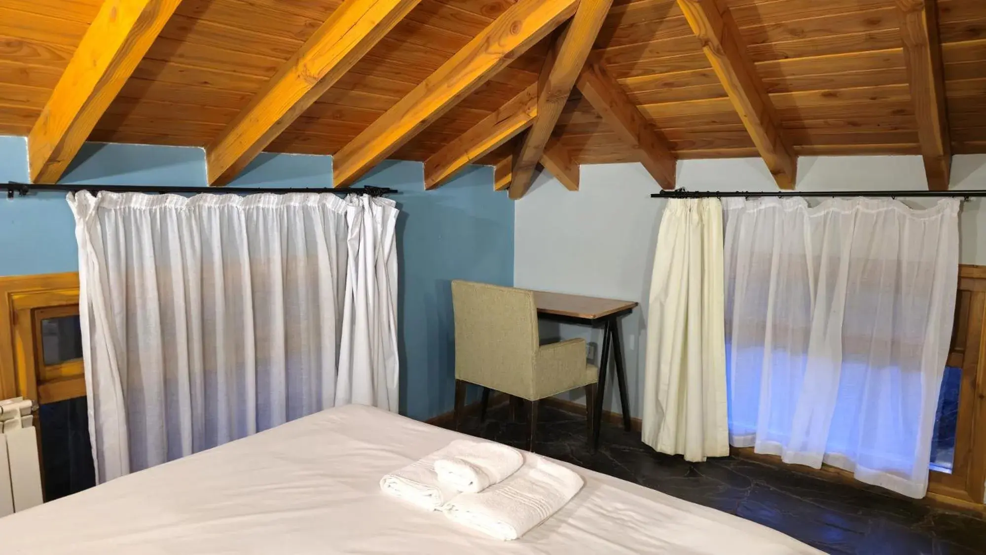 Bedroom, Bed in Pioneros Suites by Grupo Tierra Gaucha Bedroom, Bed in Pioneros Suites by Grupo Tierra Gaucha