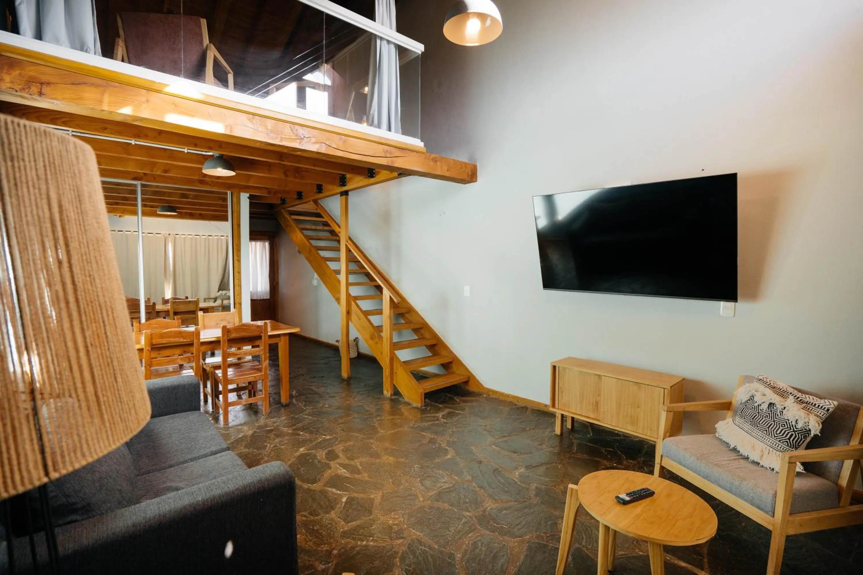Living room in Pioneros Suites by Grupo Tierra Gaucha
