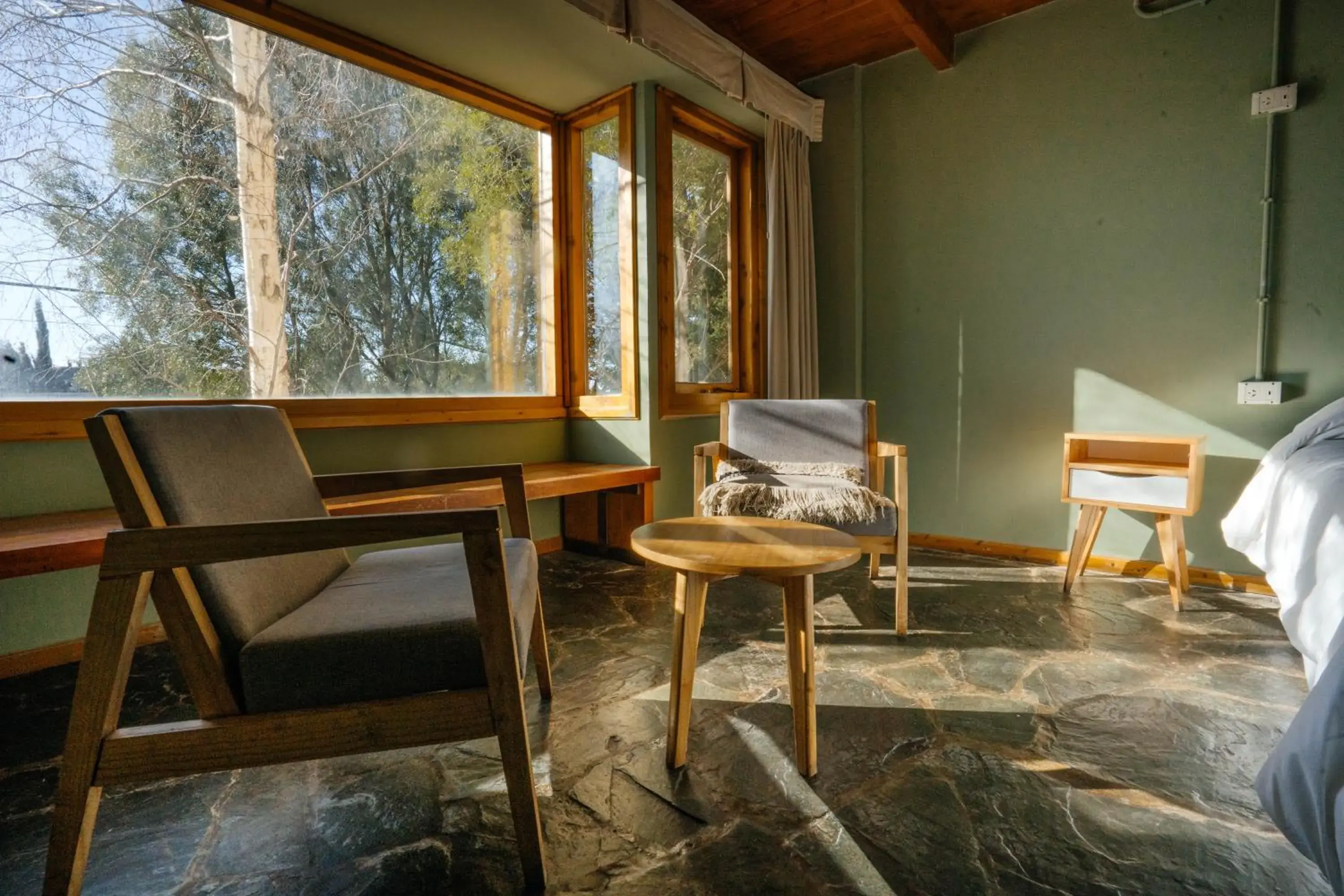 Living room in Pioneros Suites by Grupo Tierra Gaucha Living room in Pioneros Suites by Grupo Tierra Gaucha