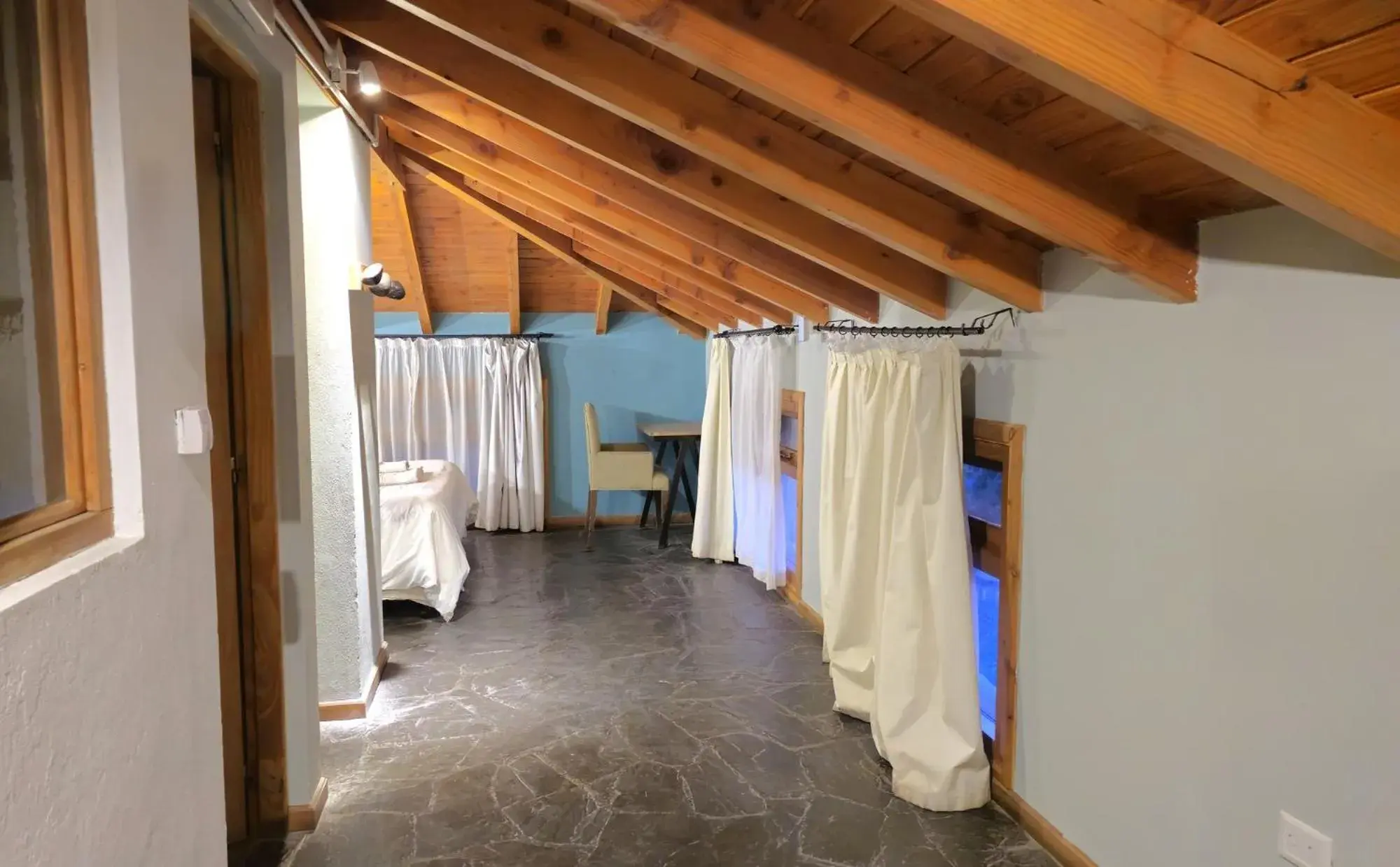 Bedroom, Bed in Pioneros Suites by Grupo Tierra Gaucha Bedroom, Bed in Pioneros Suites by Grupo Tierra Gaucha