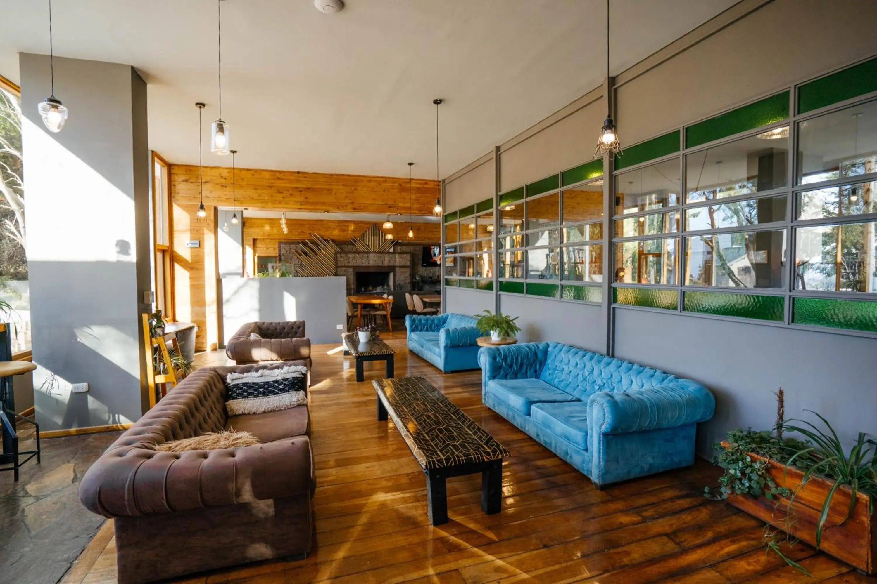 Living room in Pioneros Suites by Grupo Tierra Gaucha Living room in Pioneros Suites by Grupo Tierra Gaucha