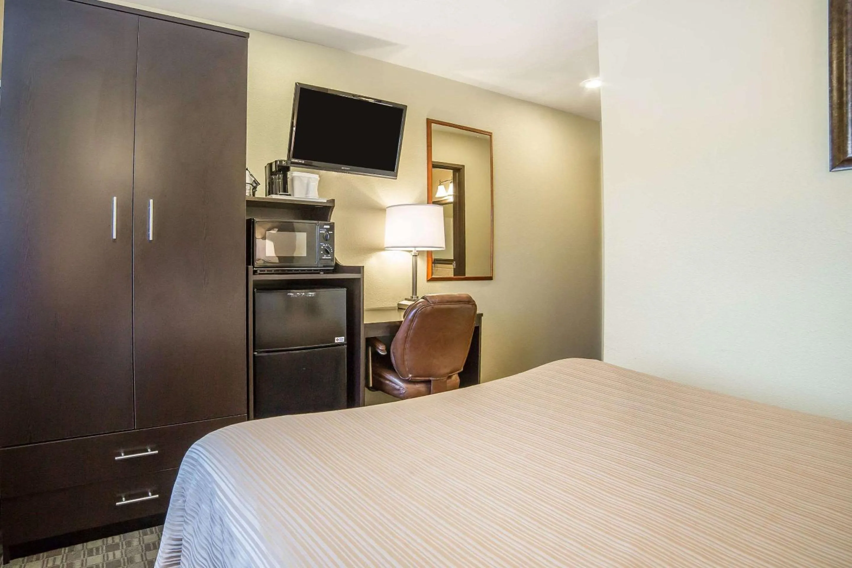 Photo of the whole room, Bed in Quality Inn & Suites Elko