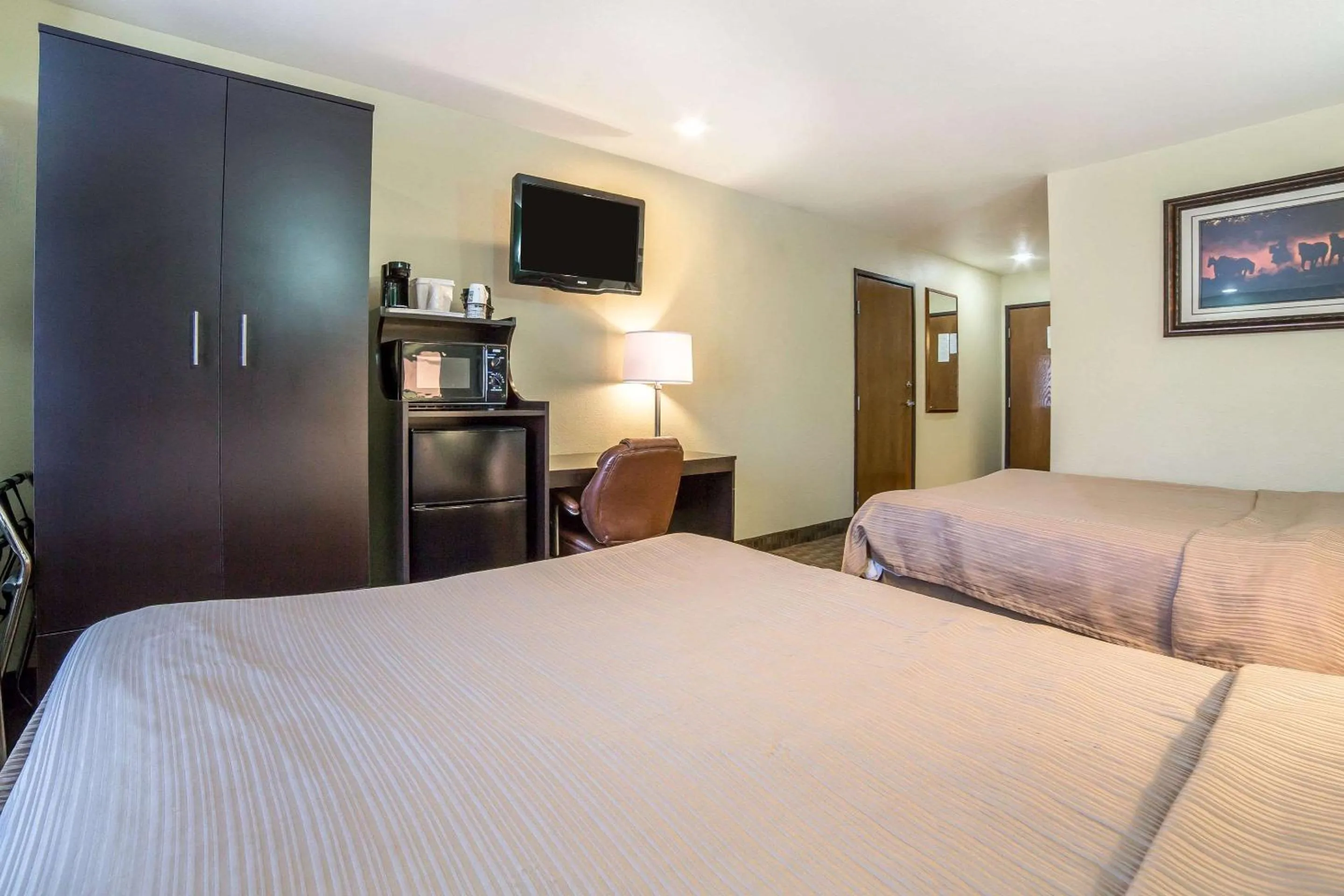 Photo of the whole room, Bed in Quality Inn & Suites Elko