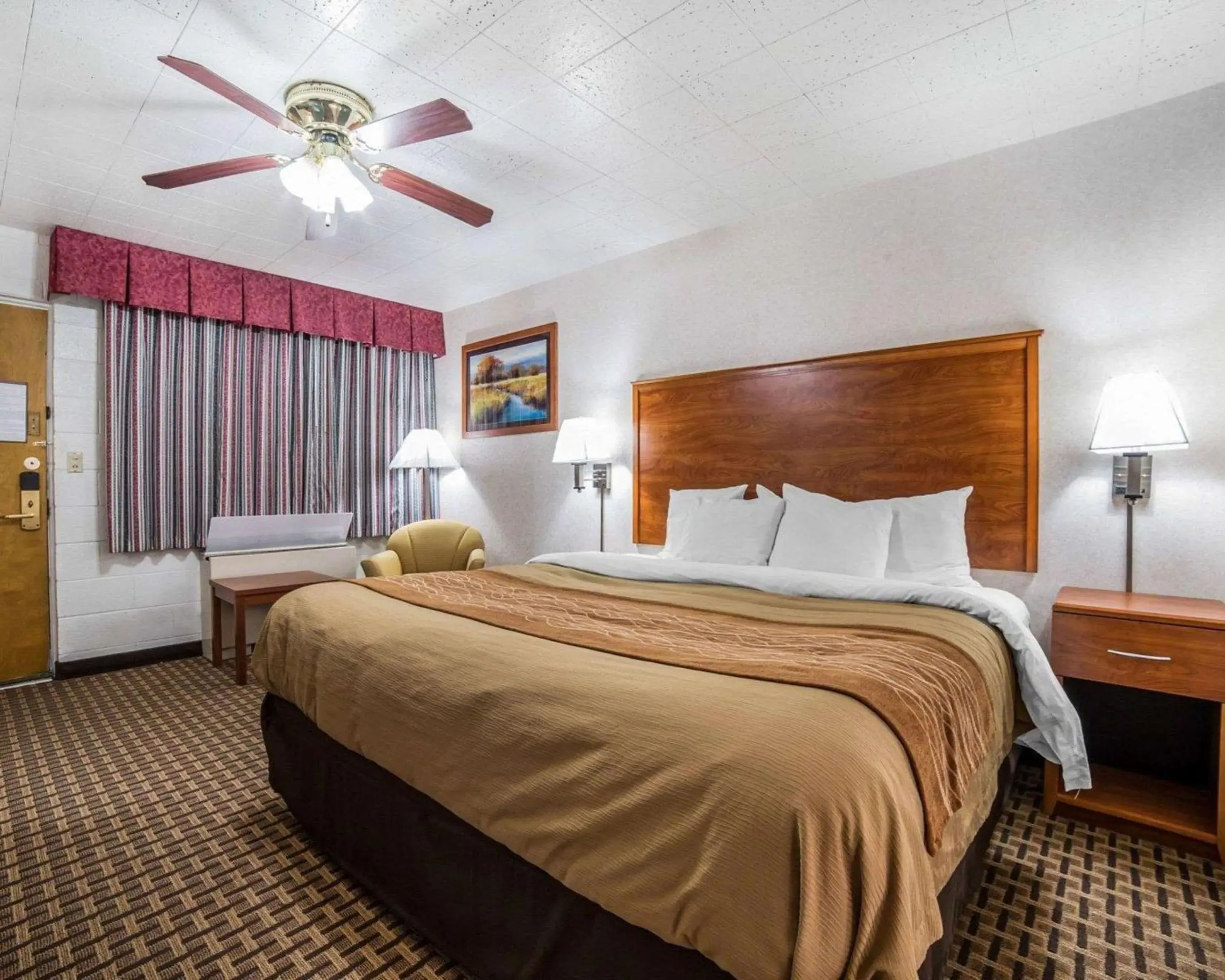 Photo of the whole room, Bed in Rodeway Inn Elko Downtown Area Photo of the whole room, Bed in Rodeway Inn Elko Downtown Area