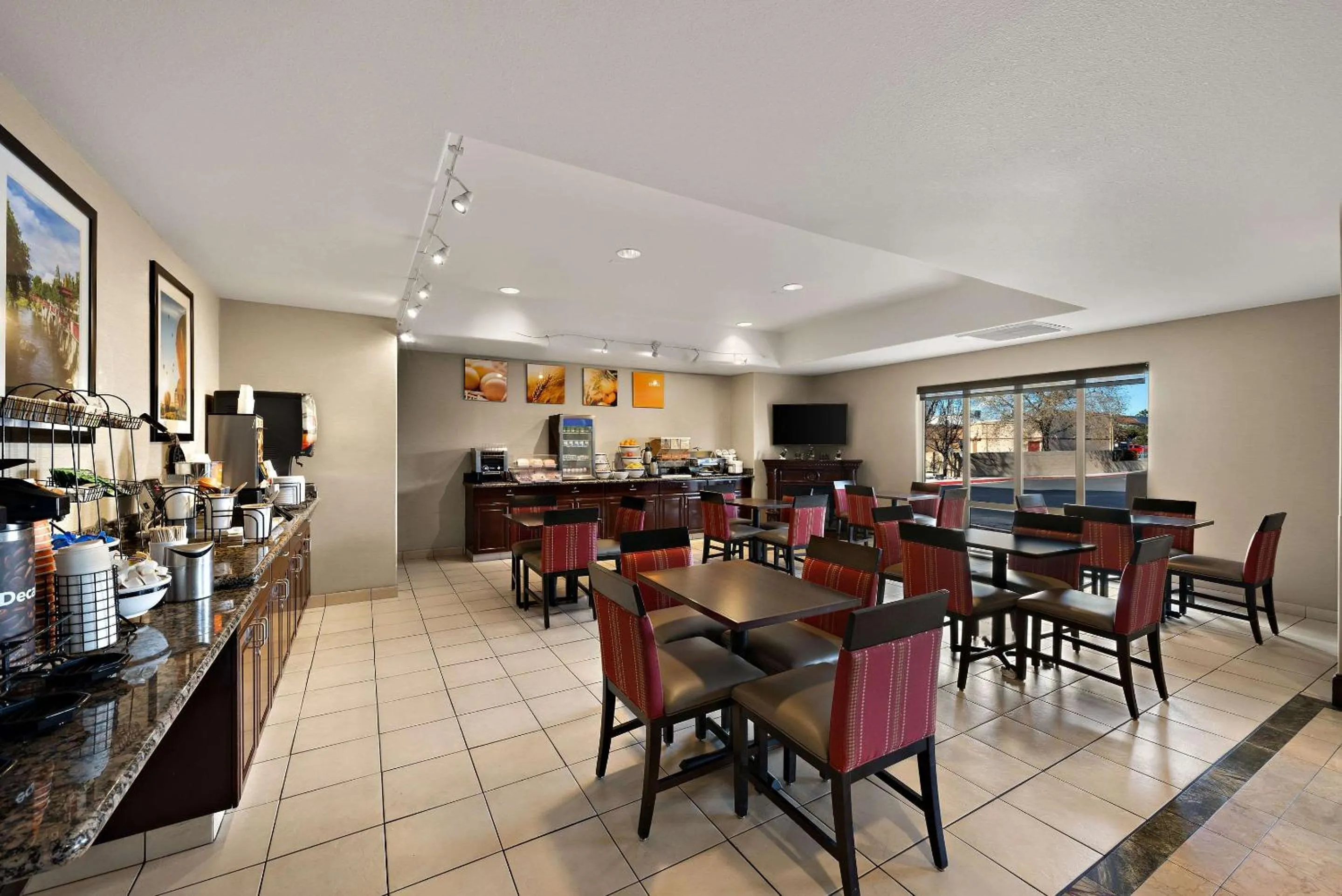 Breakfast in Comfort Inn & Suites Airport Convention Center