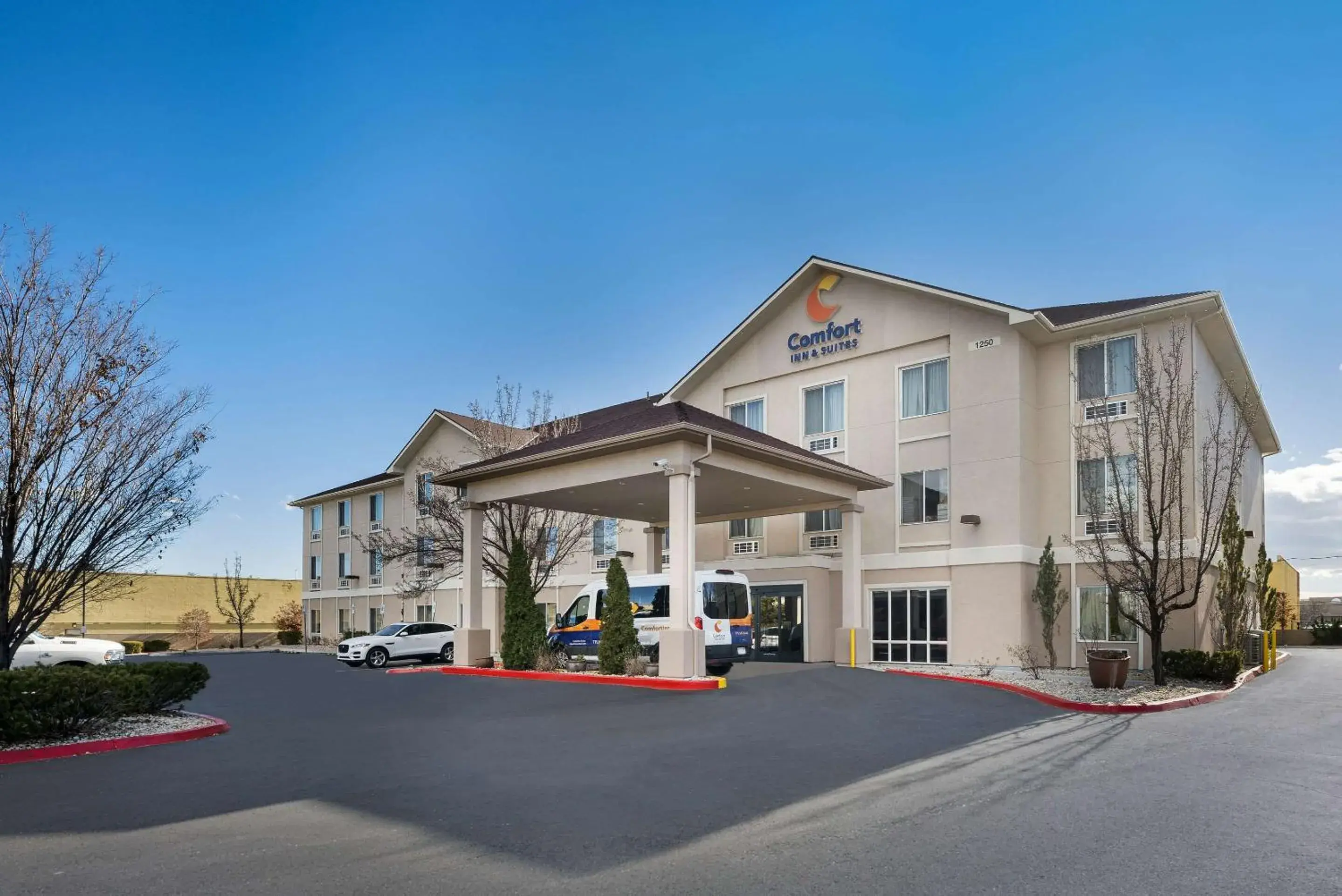 Property building in Comfort Inn & Suites Airport Convention Center Property building in Comfort Inn & Suites Airport Convention Center