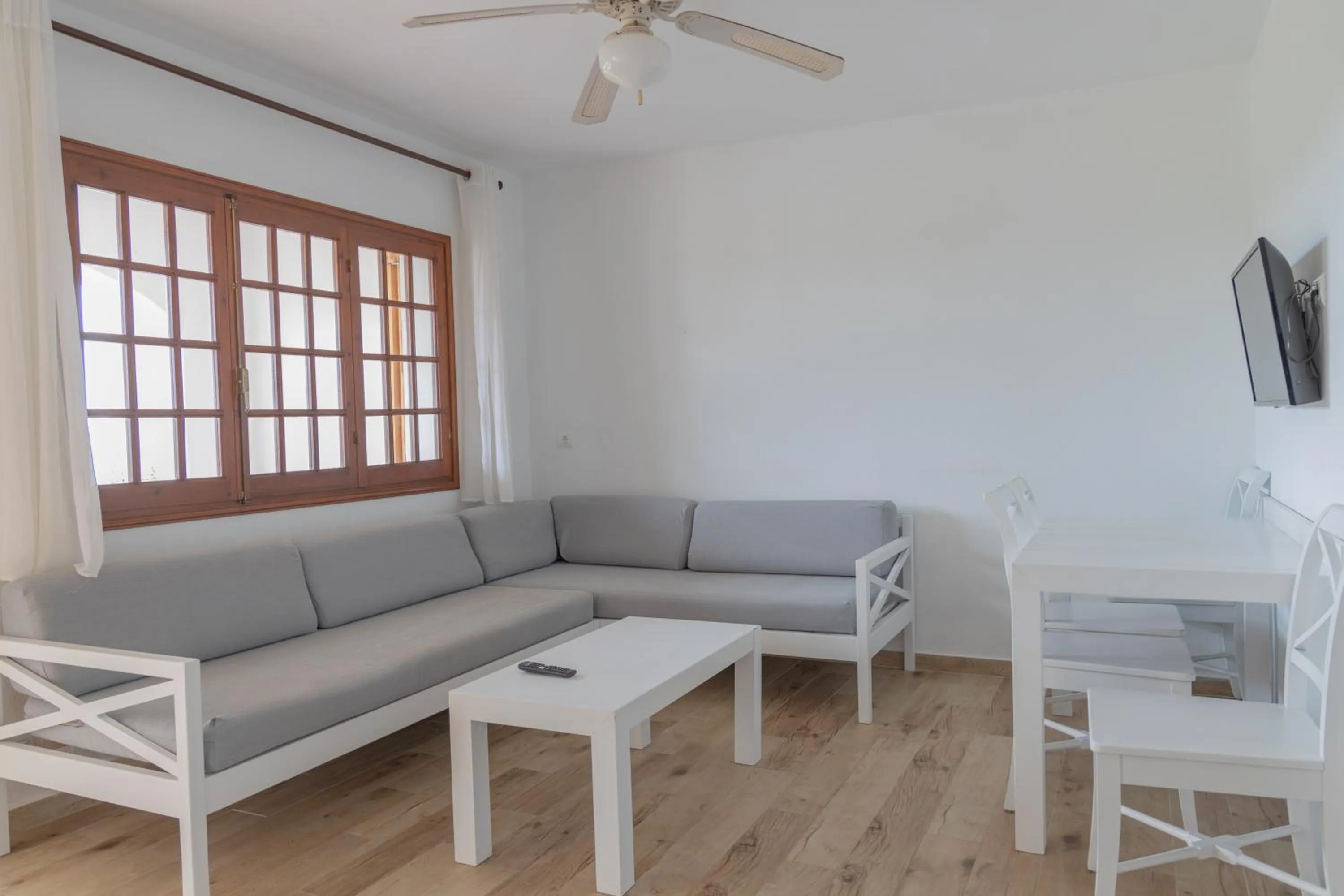TV and multimedia in Apartamentos Son Bou Gardens By MENORCARENTALS