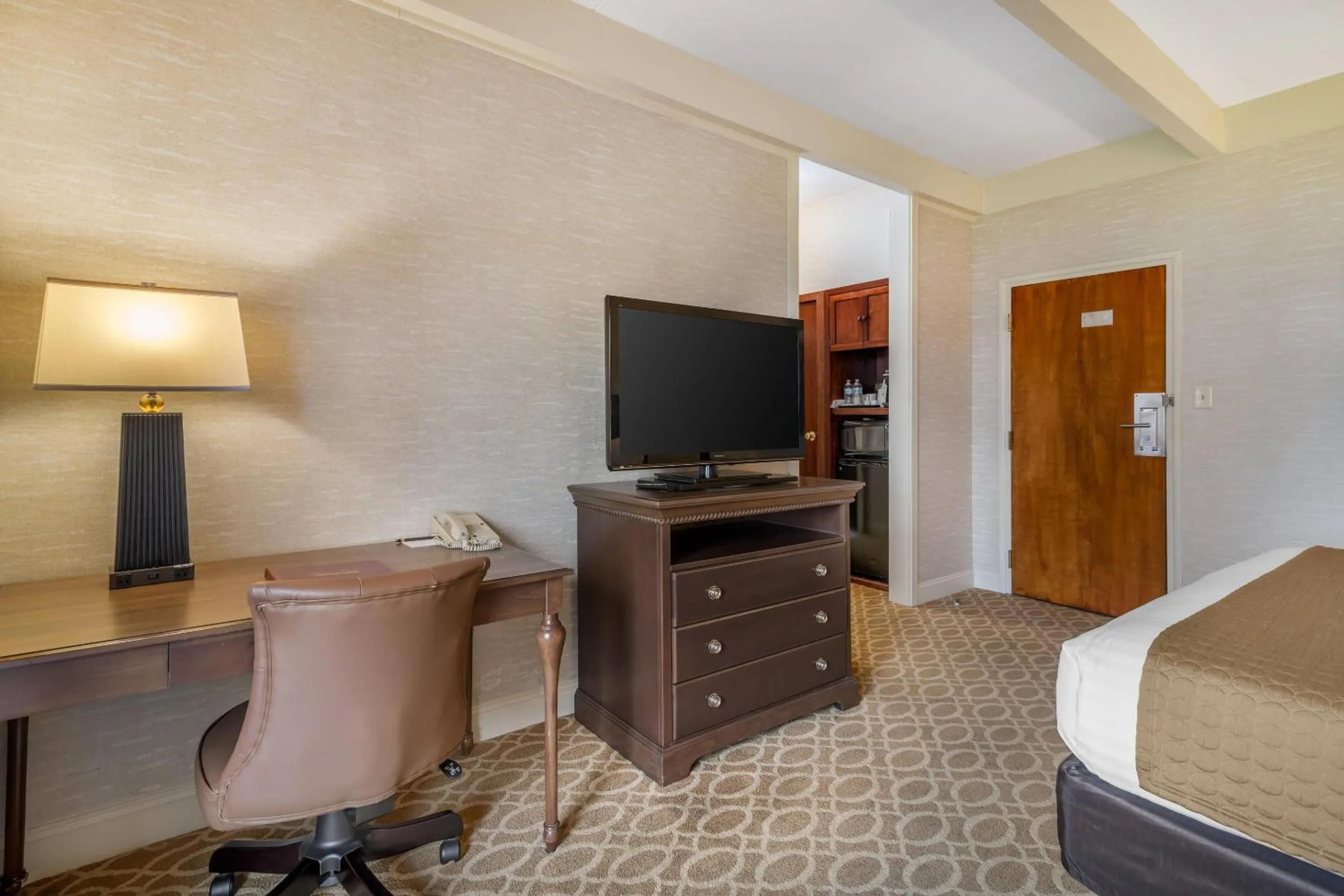 Bedroom in The Inn at Gran View Ogdensburg, an Ascend Collection Hotel