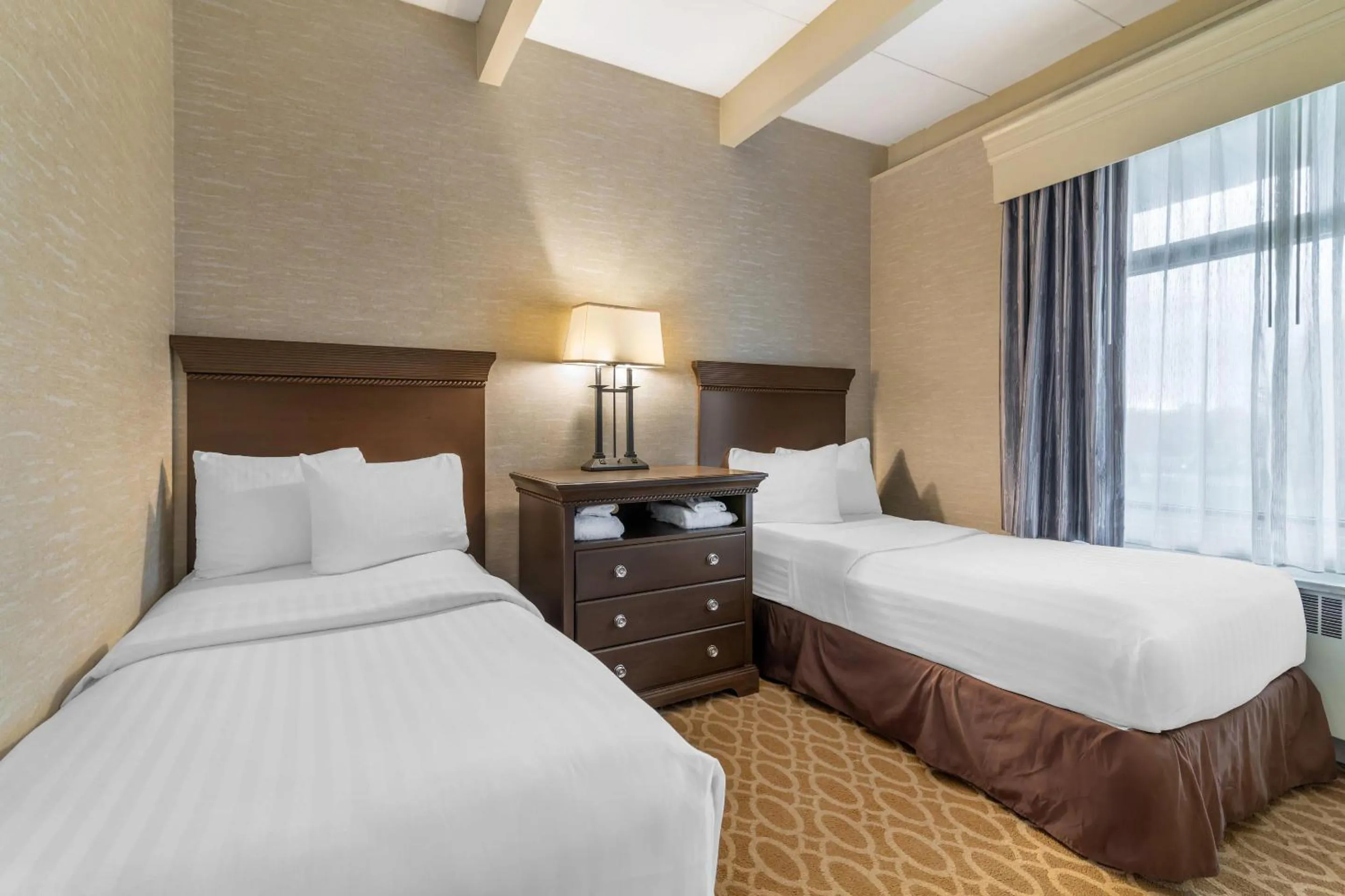 Bedroom, Bed in The Inn at Gran View Ogdensburg, an Ascend Collection Hotel