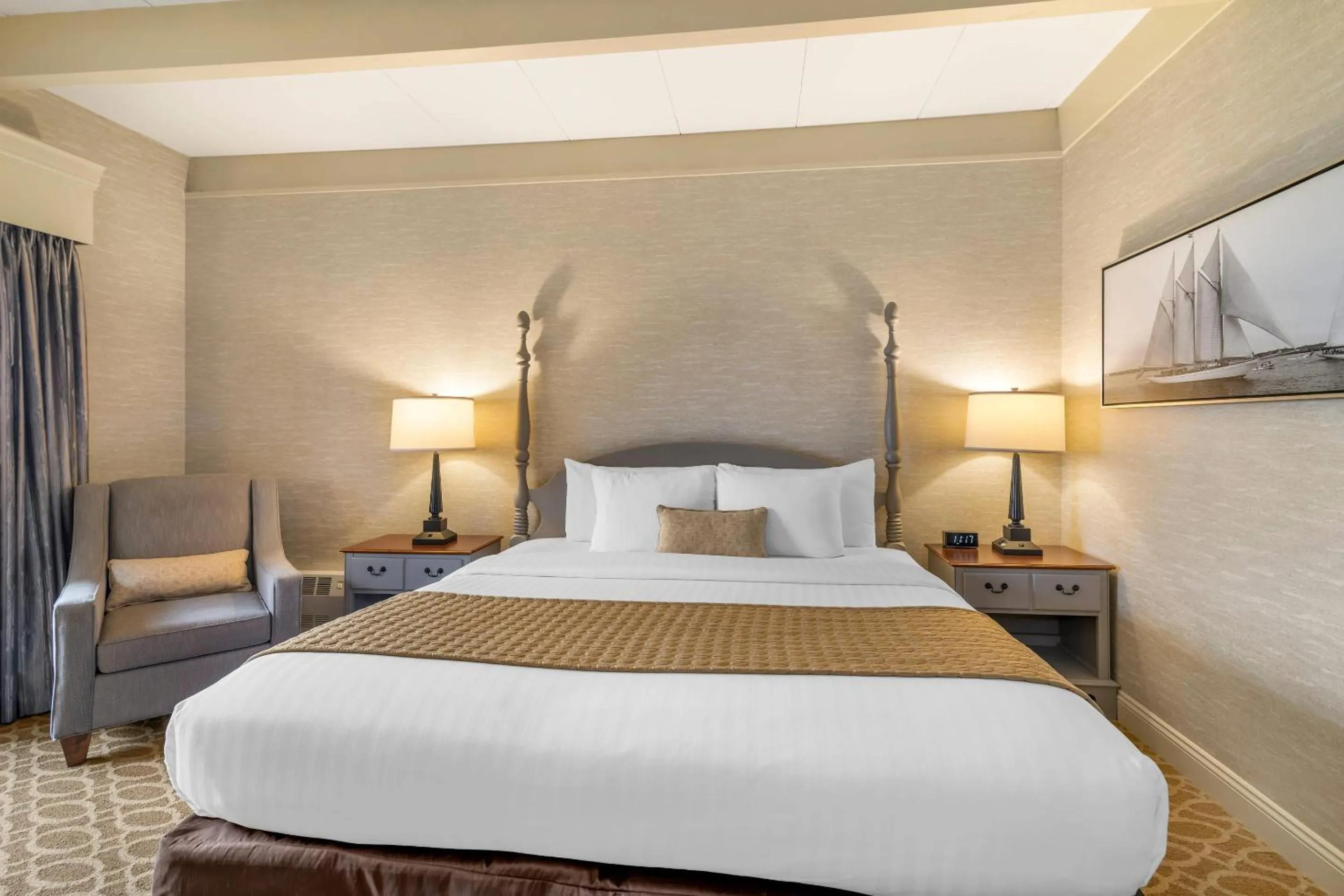 Bedroom, Bed in The Inn at Gran View Ogdensburg, an Ascend Collection Hotel