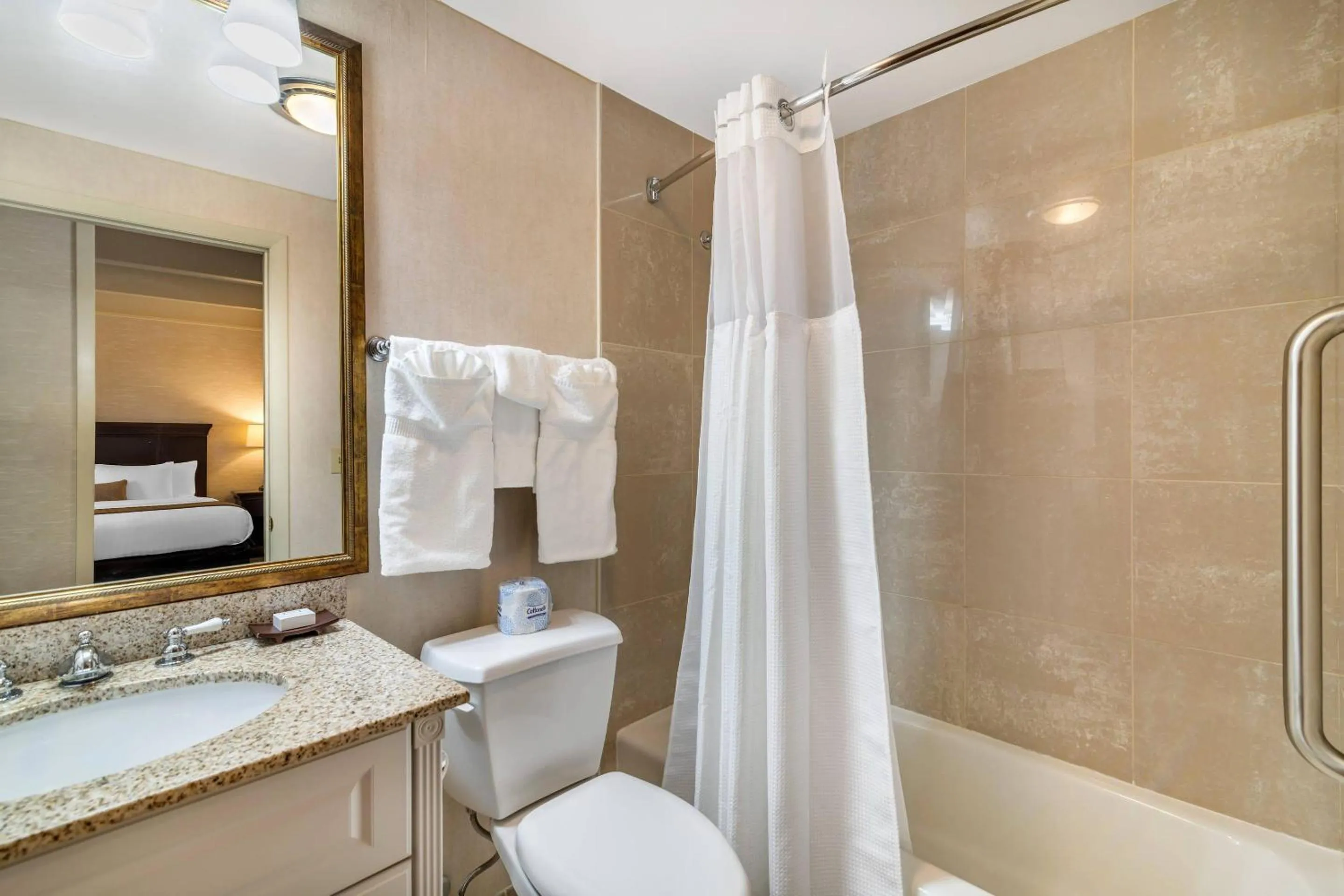 Bedroom in The Inn at Gran View Ogdensburg, an Ascend Collection Hotel