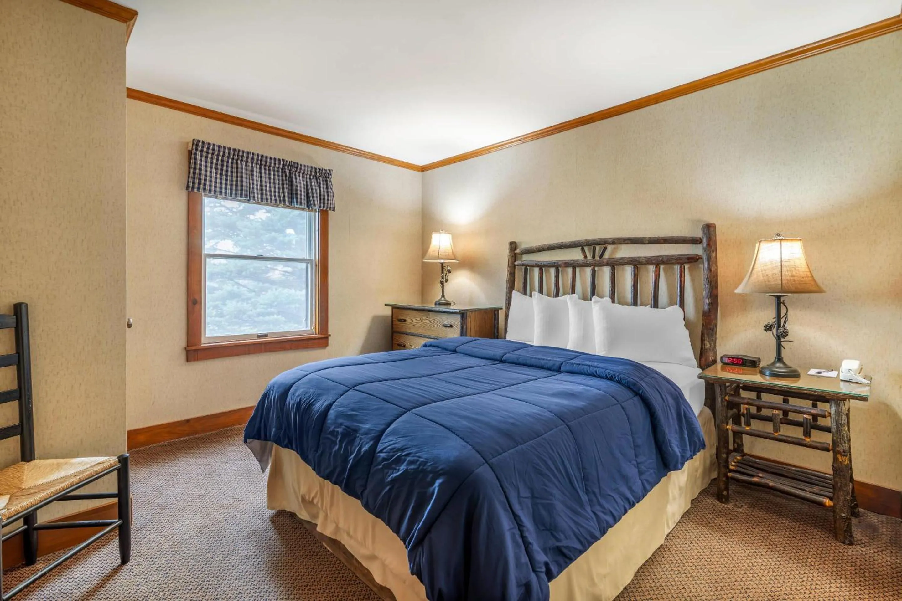 Bedroom, Bed in The Inn at Gran View Ogdensburg, an Ascend Collection Hotel