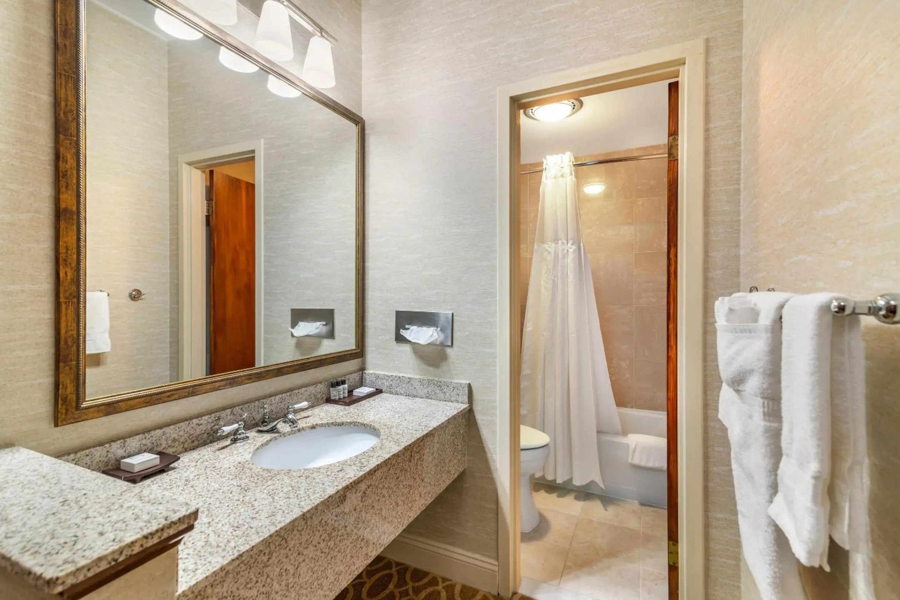 Bedroom in The Inn at Gran View Ogdensburg, an Ascend Collection Hotel Bedroom in The Inn at Gran View Ogdensburg, an Ascend Collection Hotel