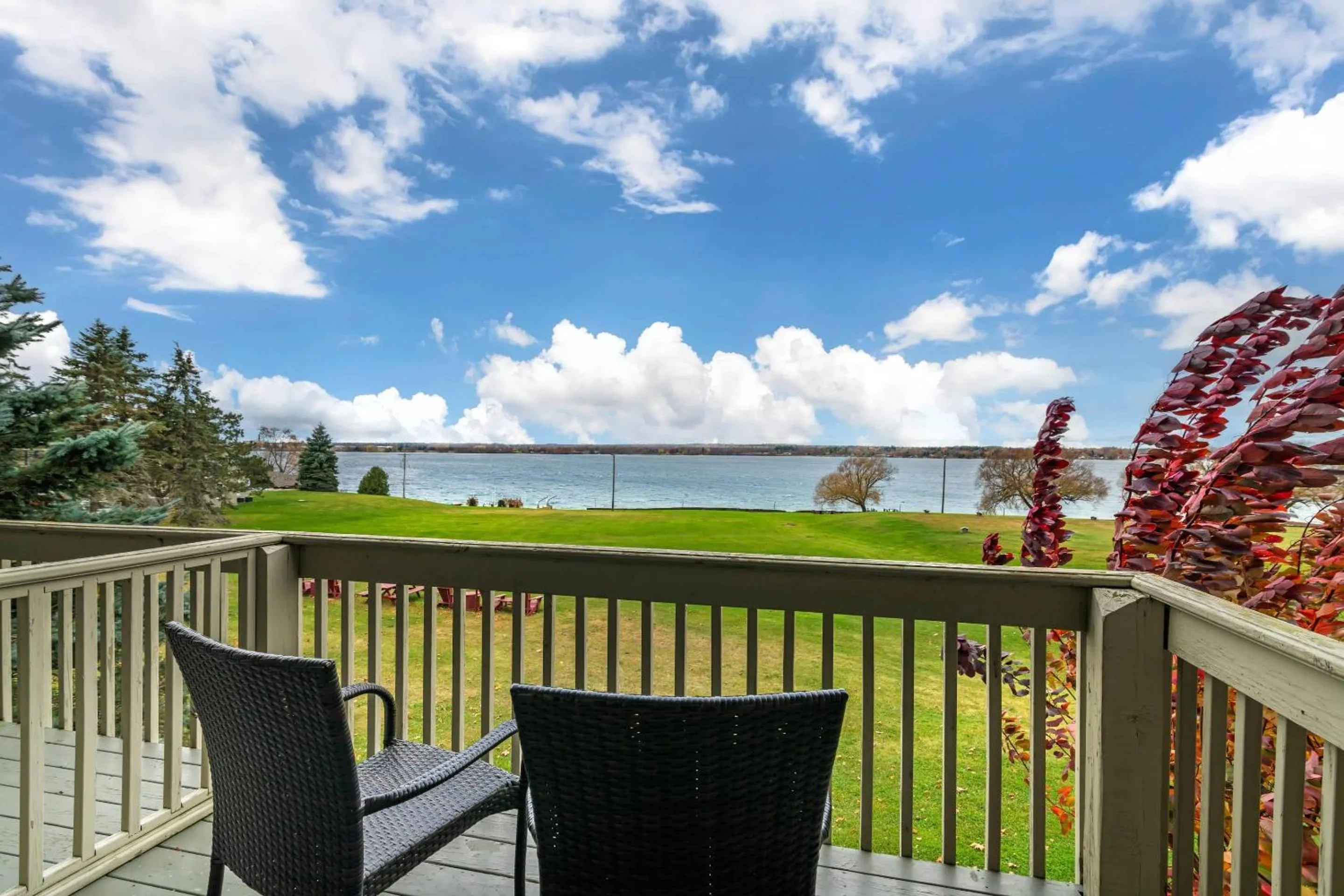 Bedroom in The Inn at Gran View Ogdensburg, an Ascend Collection Hotel