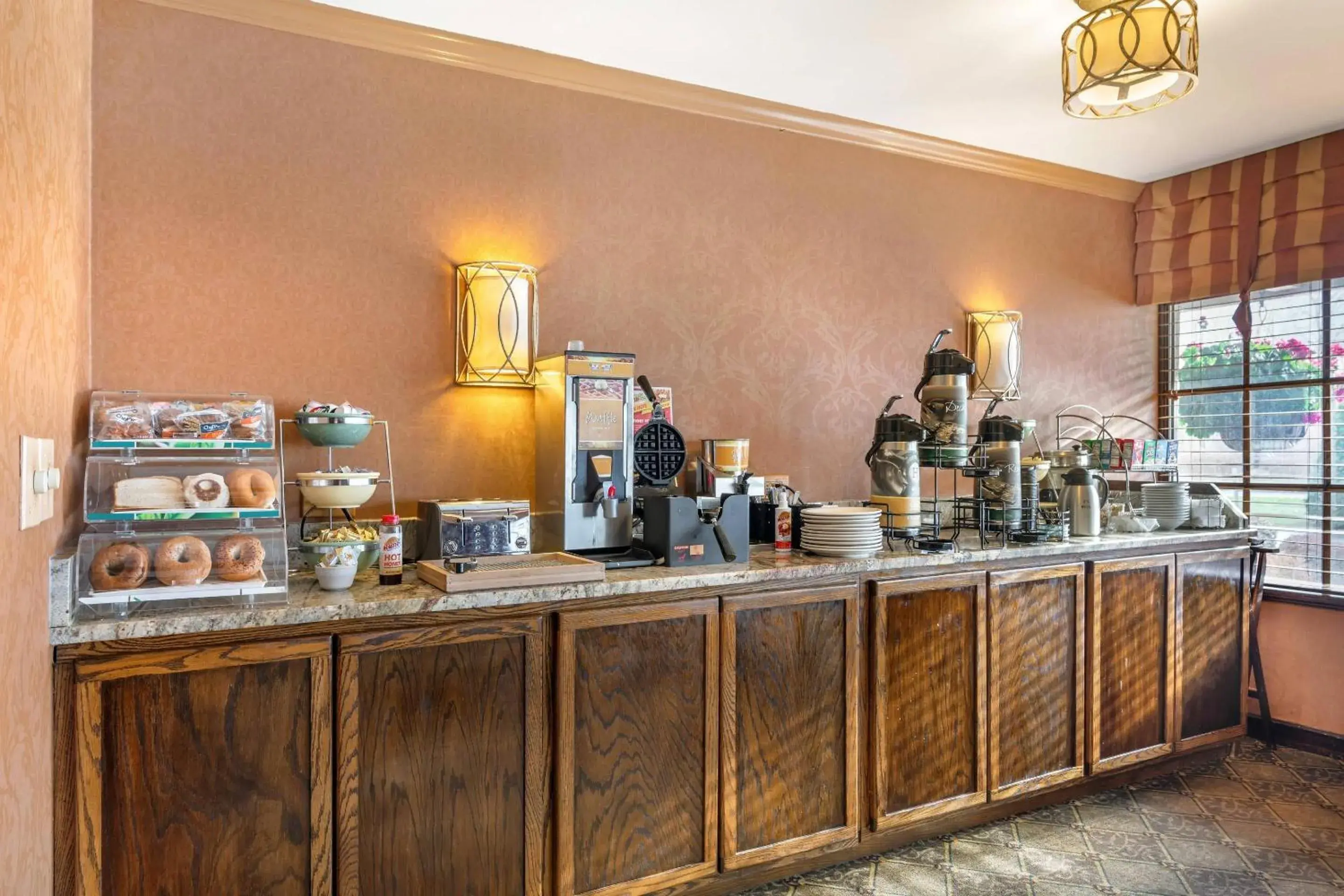 Breakfast in The Inn at Gran View Ogdensburg, an Ascend Collection Hotel Breakfast in The Inn at Gran View Ogdensburg, an Ascend Collection Hotel