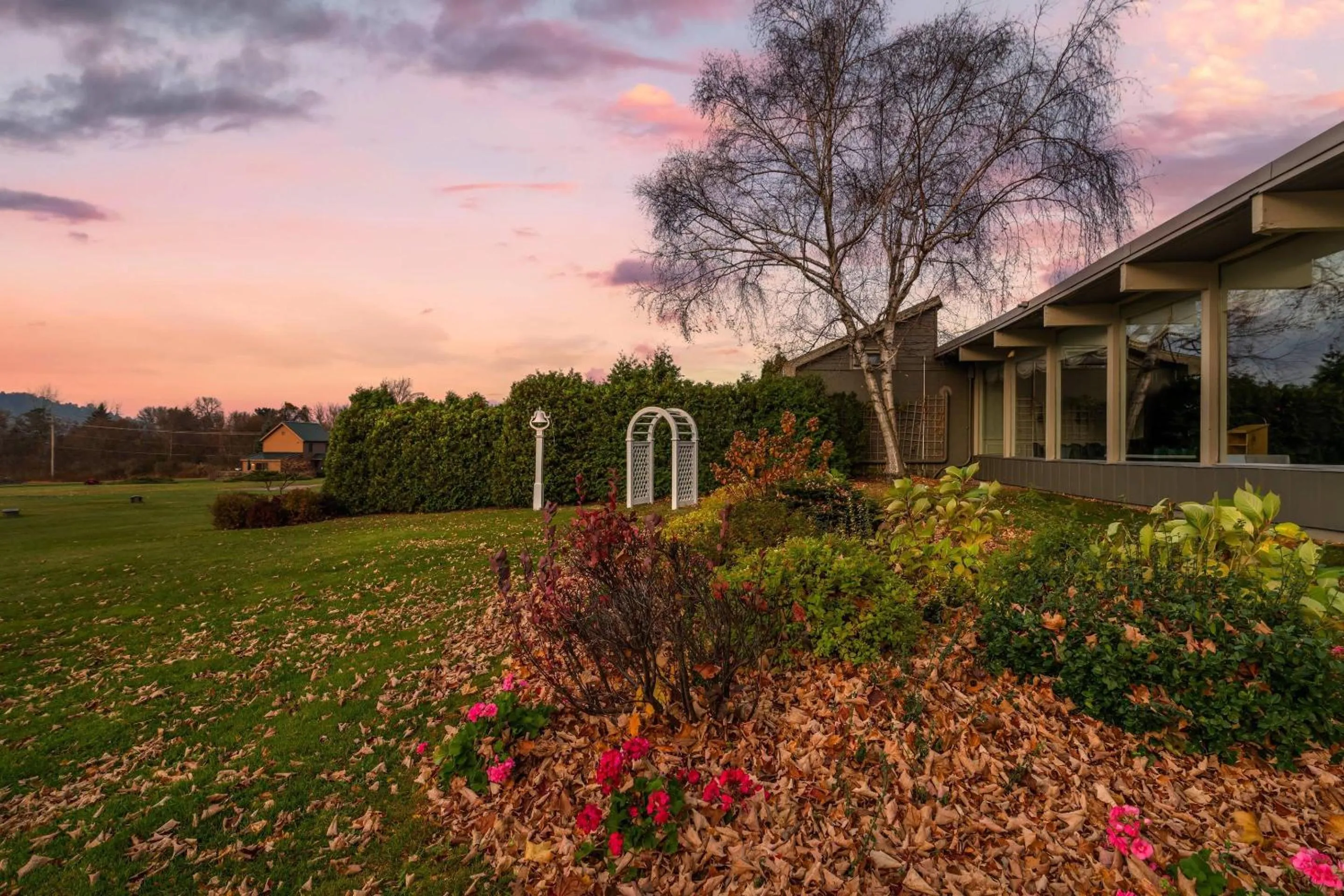 Property building in The Inn at Gran View Ogdensburg, an Ascend Collection Hotel