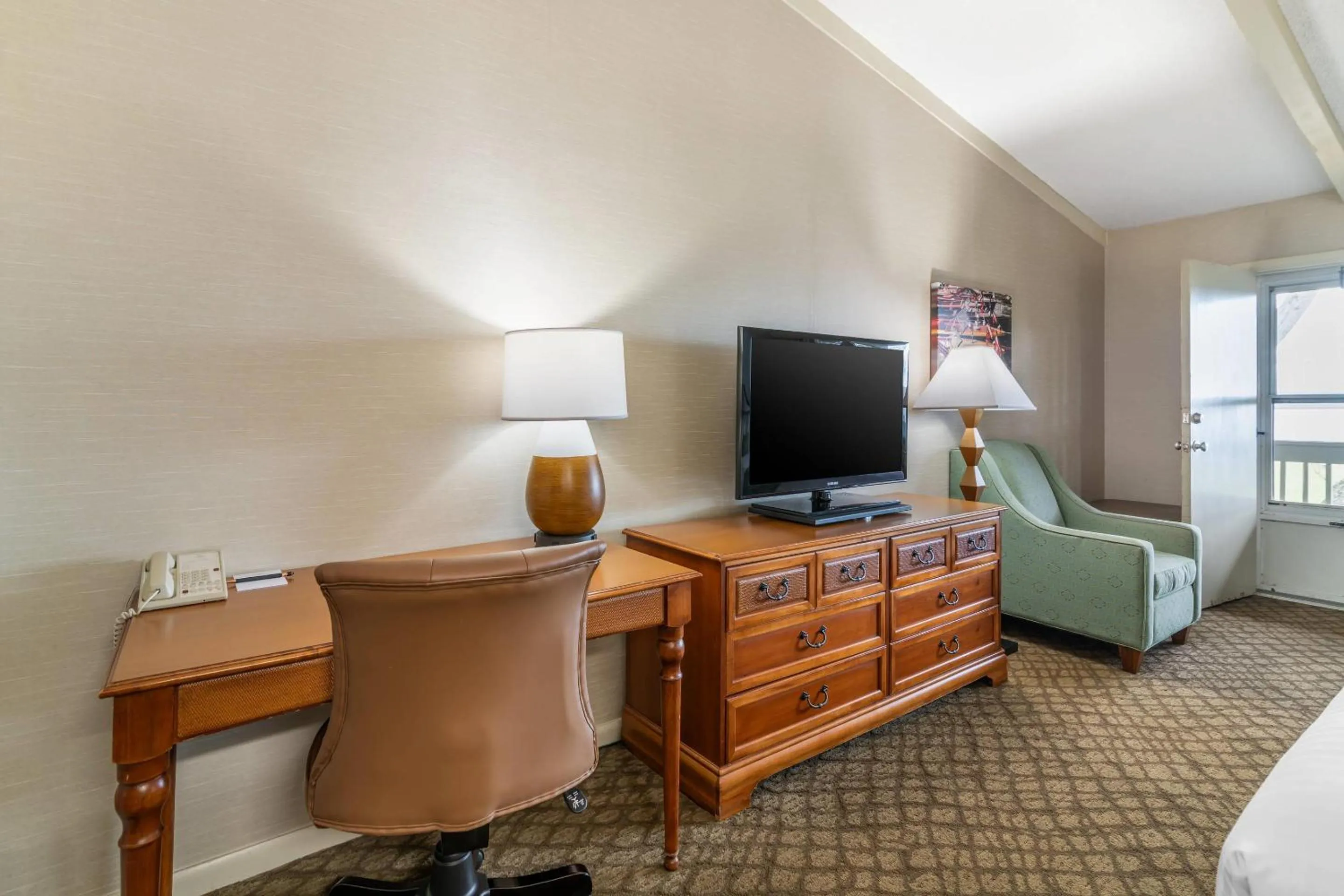 Bedroom in The Inn at Gran View Ogdensburg, an Ascend Collection Hotel