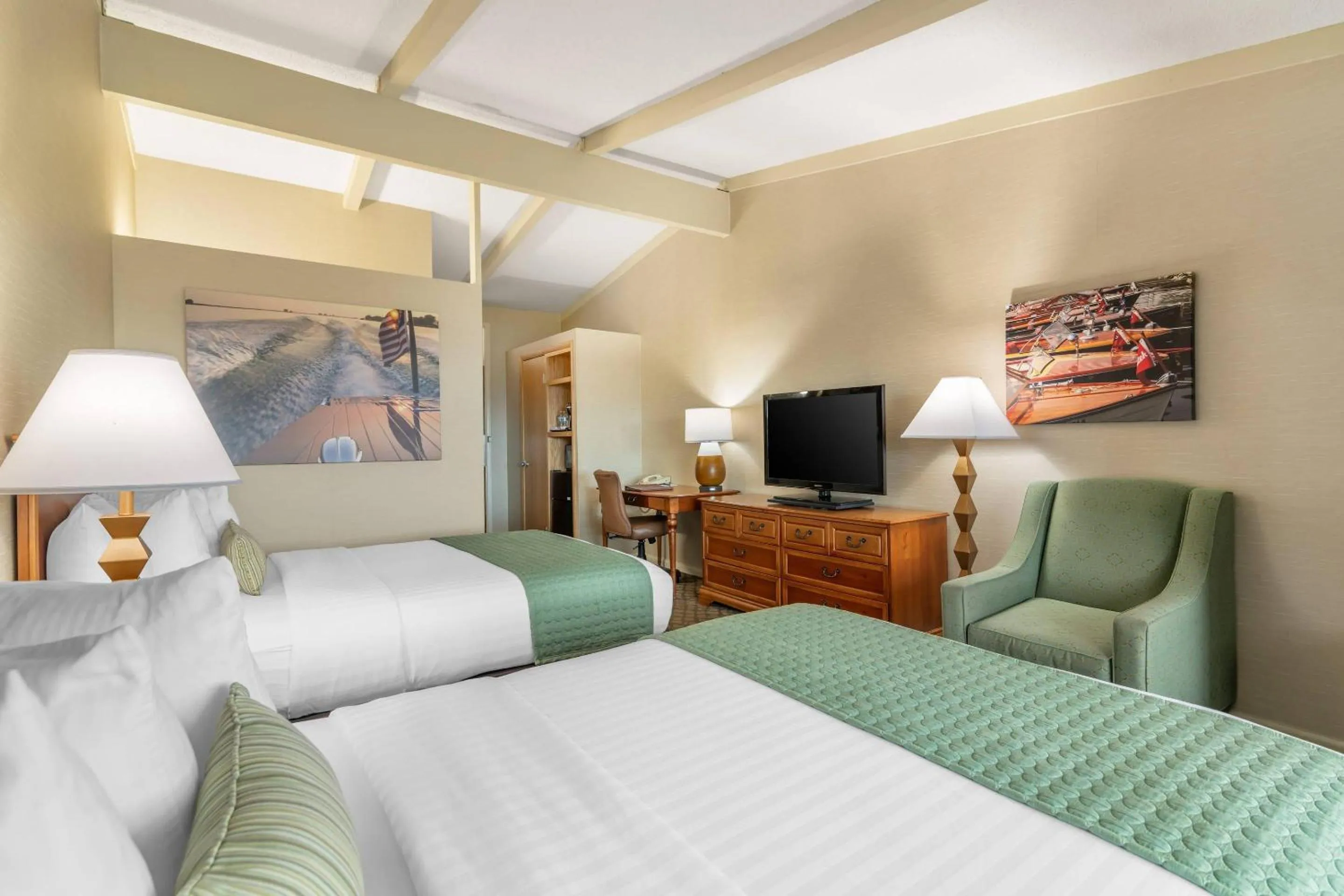 Bedroom, Bed in The Inn at Gran View Ogdensburg, an Ascend Collection Hotel