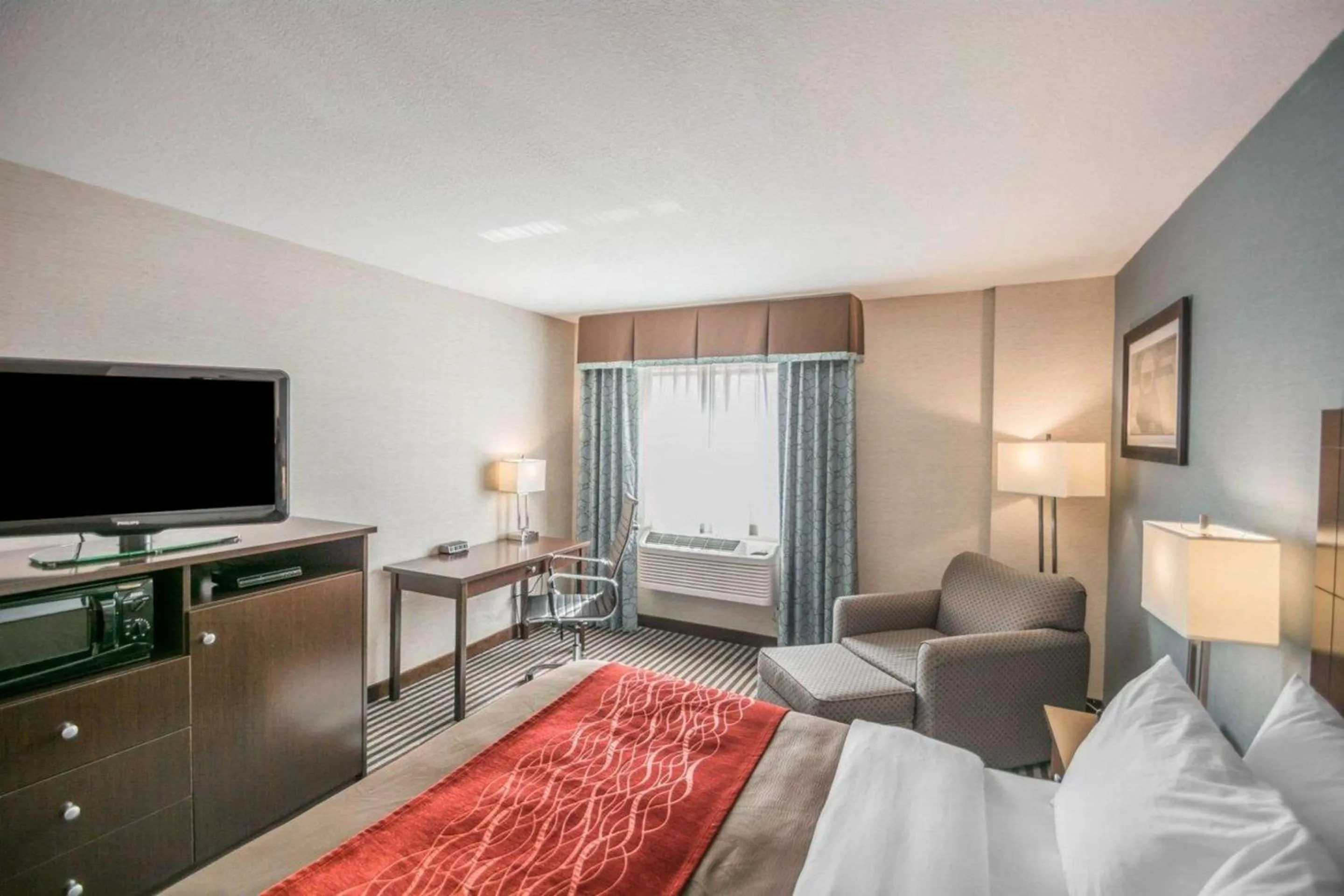 Photo of the whole room, Bed in Quality Inn Corning