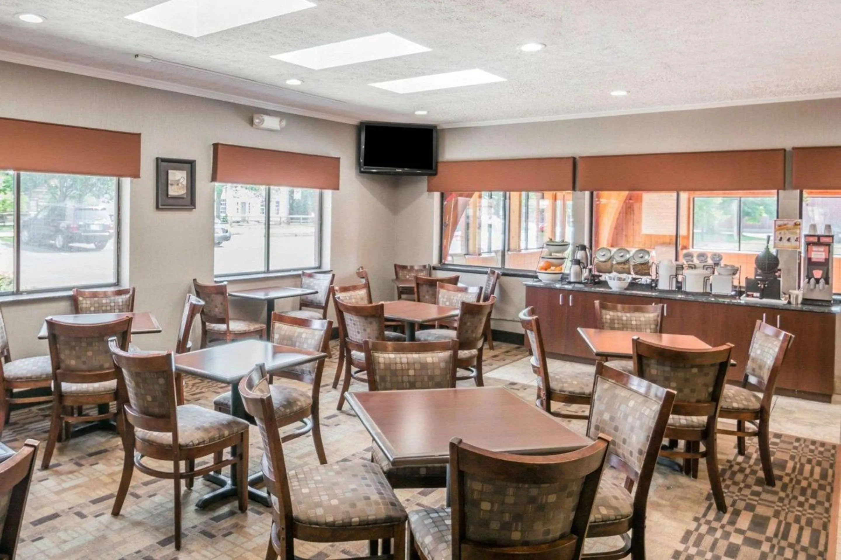 Restaurant/places to eat in Quality Inn Corning
