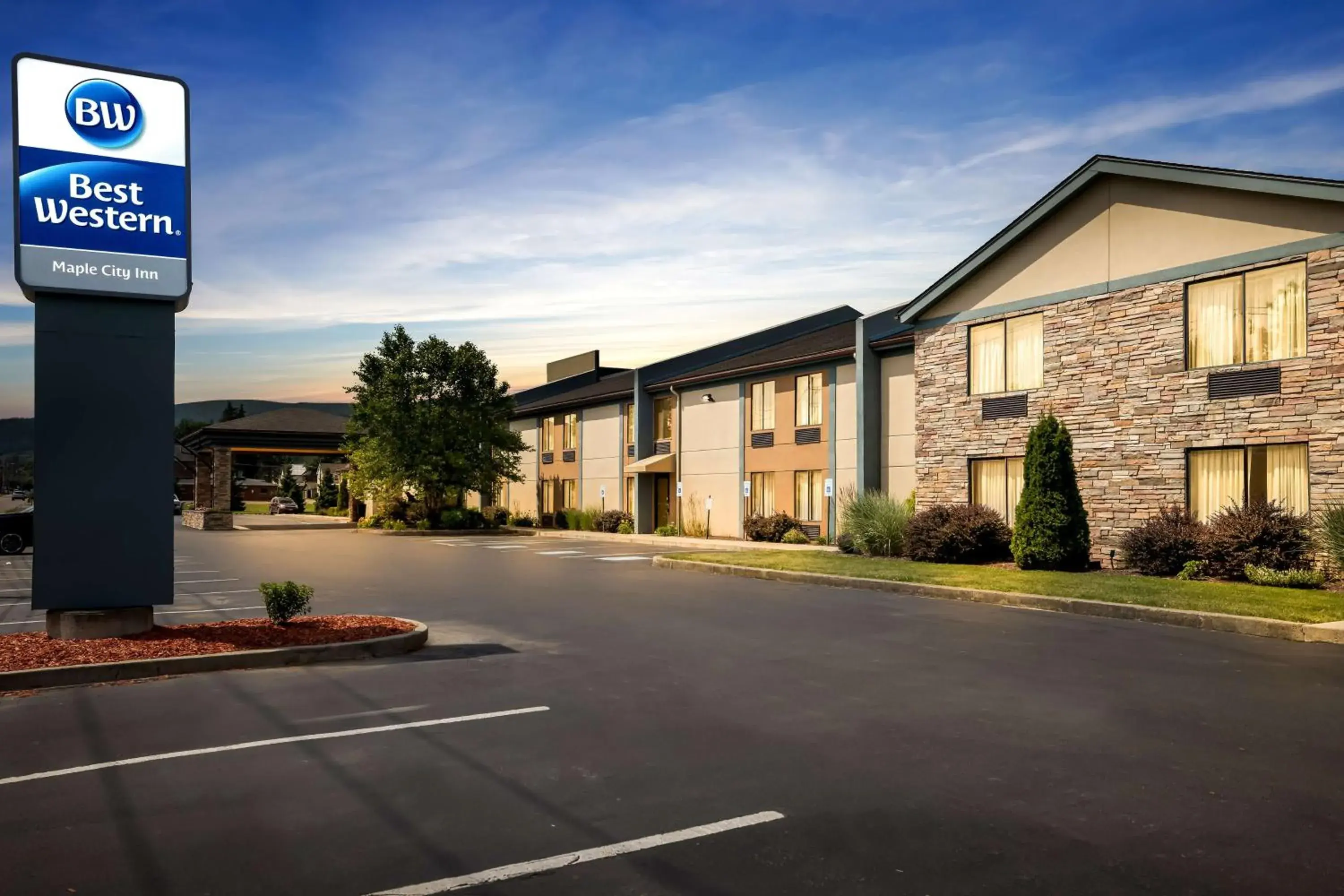Property building in Best Western Maple City Inn Property building in Best Western Maple City Inn