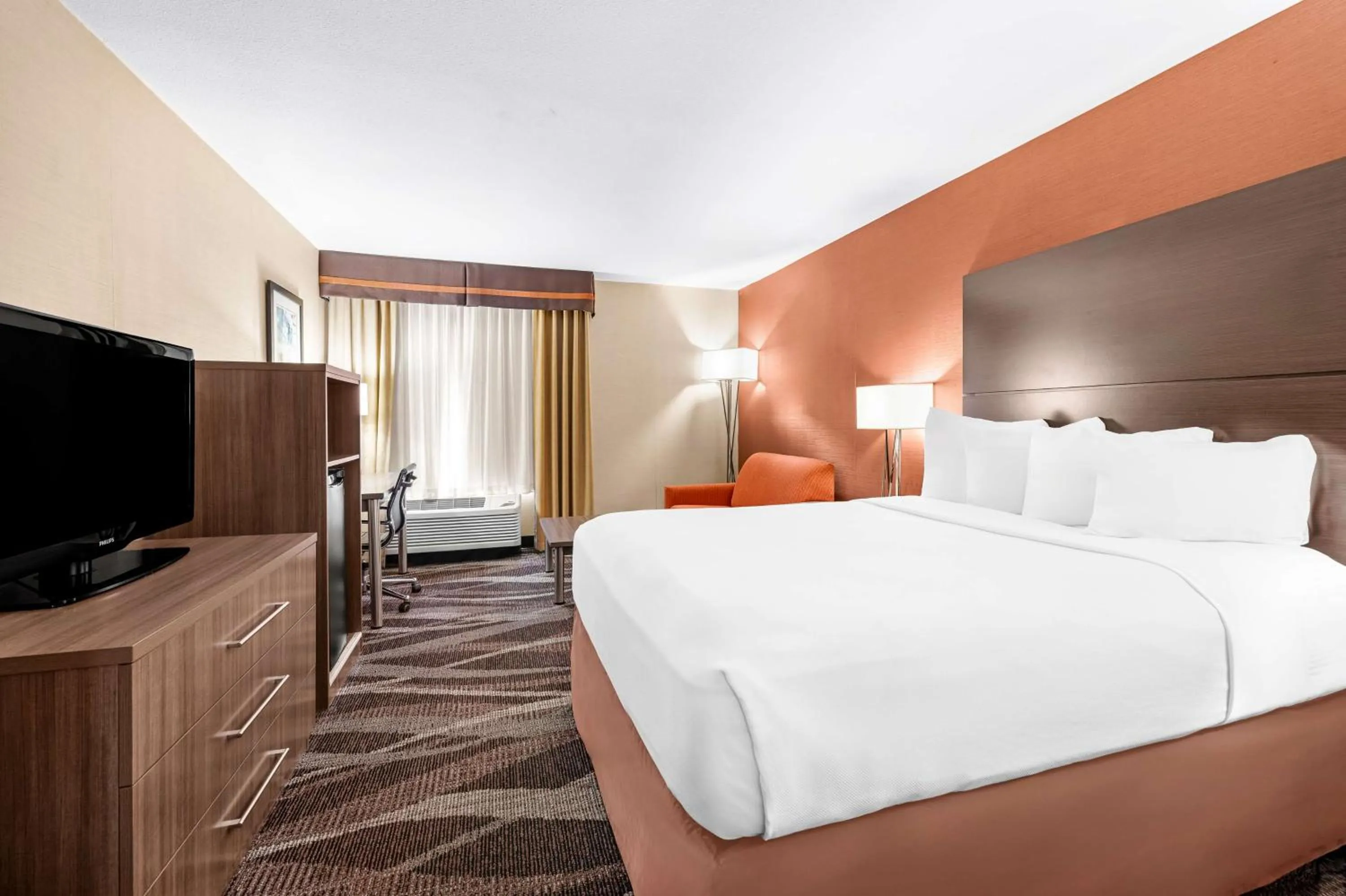 Bedroom, Bed in Best Western Maple City Inn