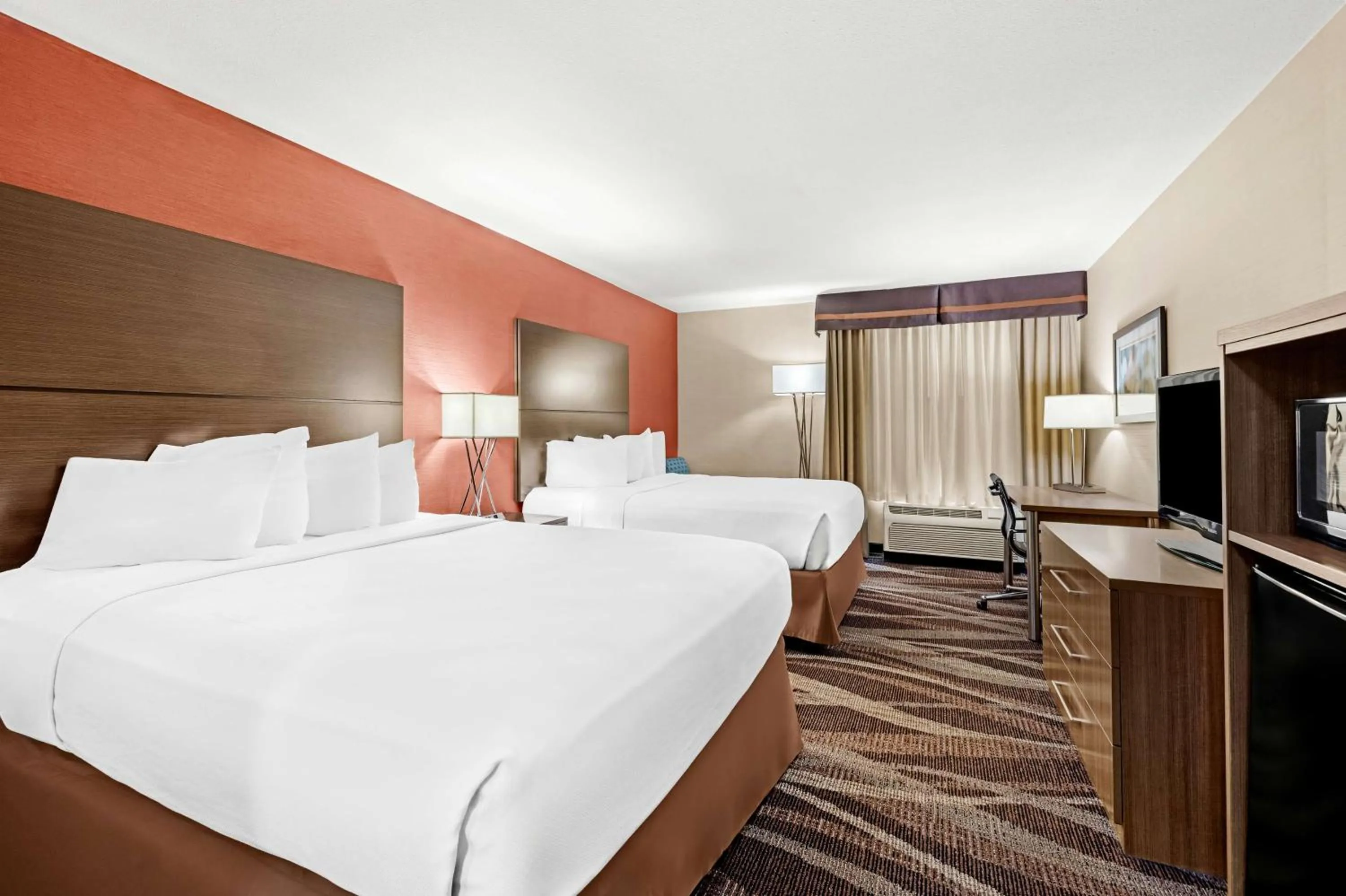 Bedroom, Bed in Best Western Maple City Inn