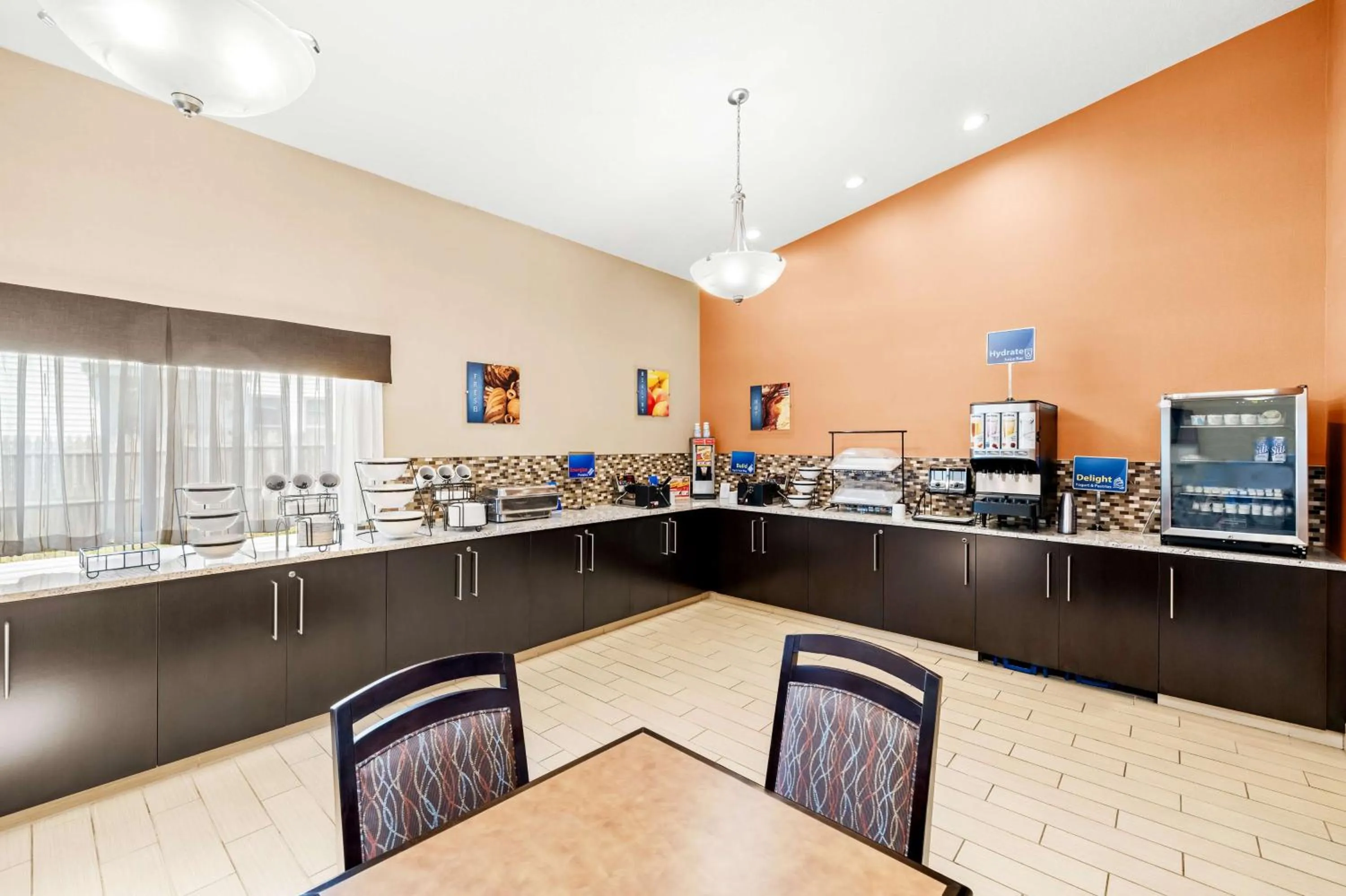 Breakfast in Best Western Maple City Inn