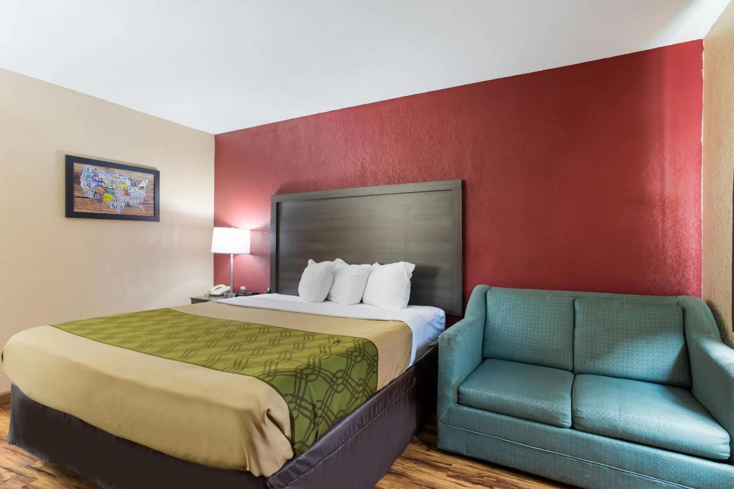 Bedroom, Bed in Econo Lodge Painted Post - Corning Bedroom, Bed in Econo Lodge Painted Post - Corning