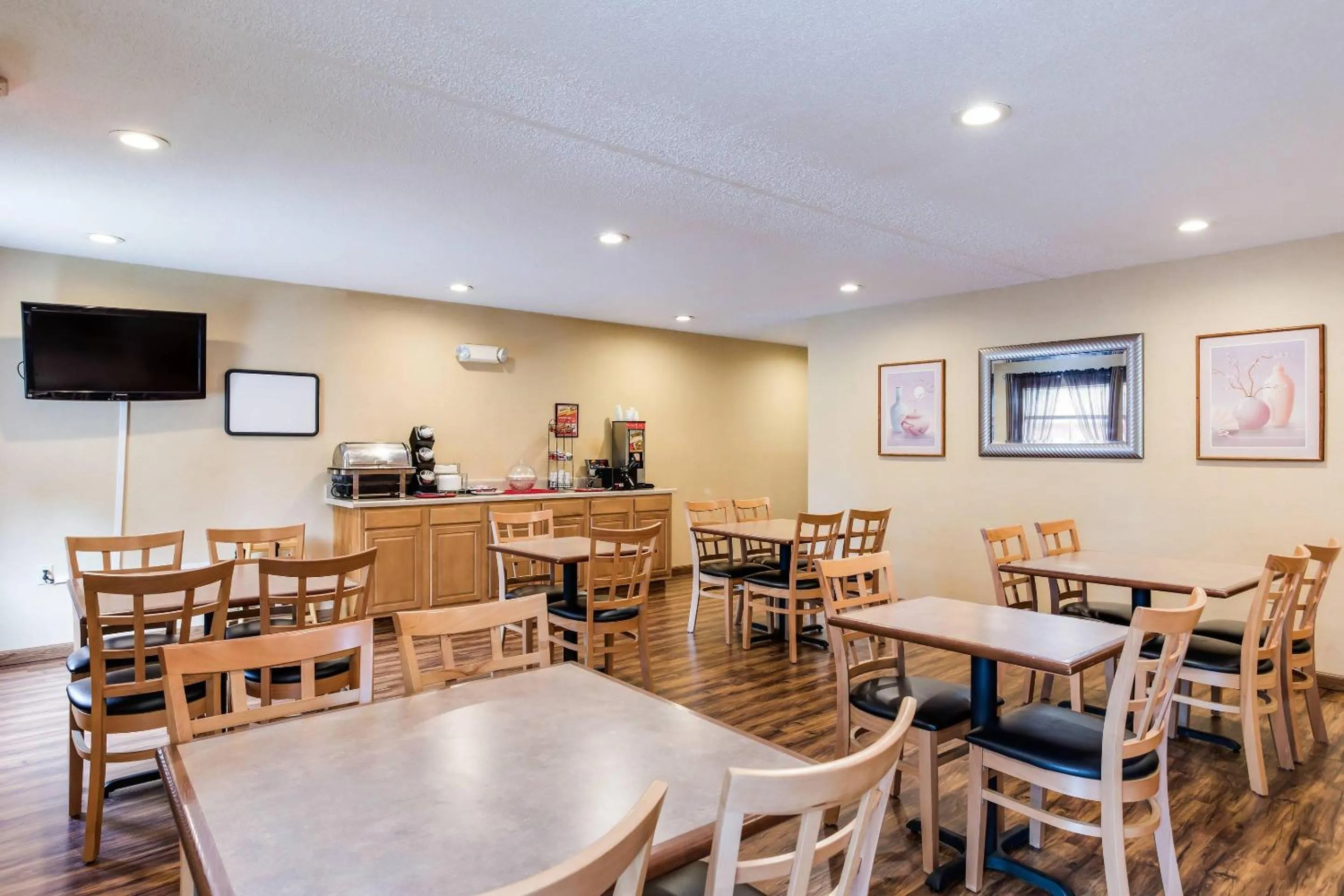 Breakfast in Econo Lodge Painted Post - Corning