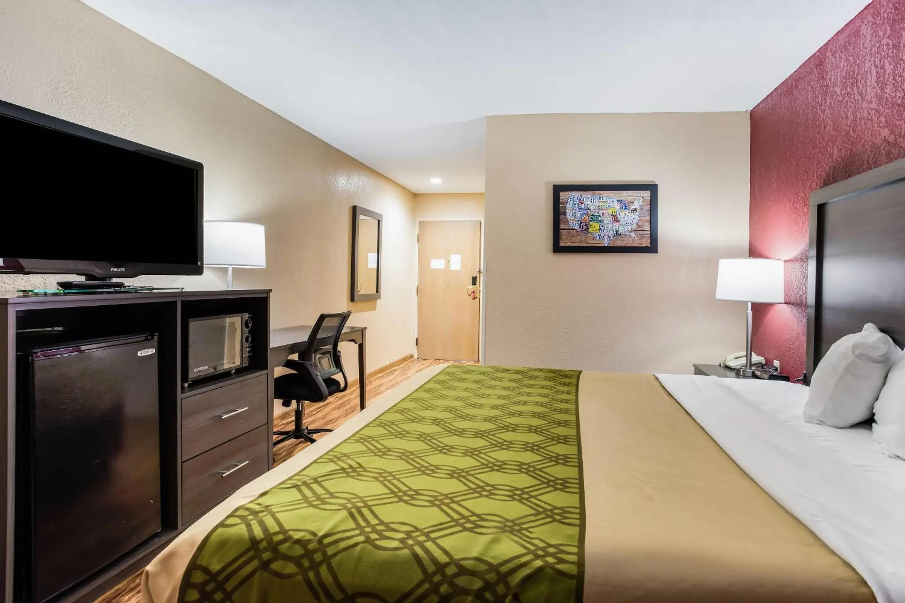 Bedroom, Bed in Econo Lodge Painted Post - Corning Bedroom, Bed in Econo Lodge Painted Post - Corning