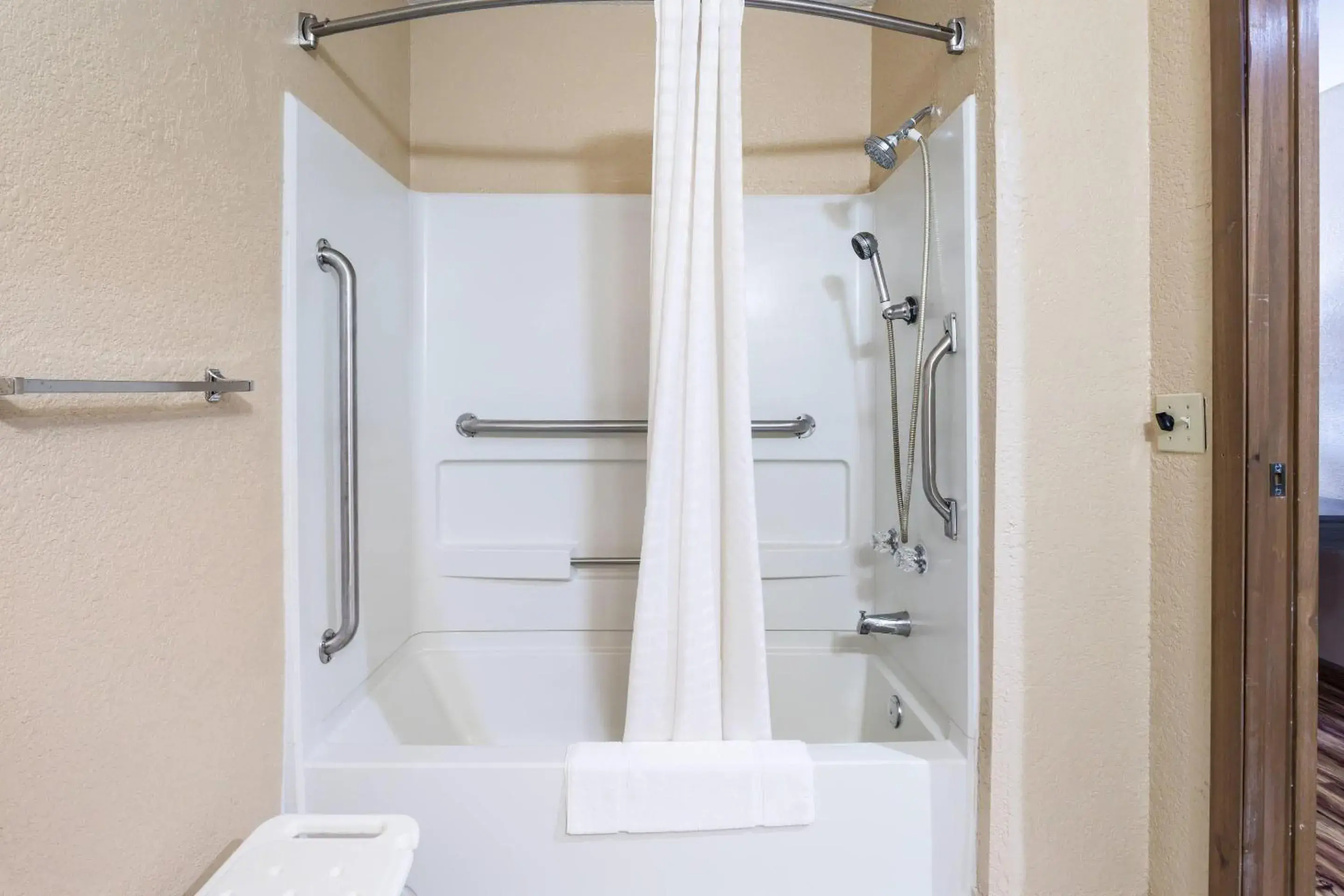 Bedroom in Econo Lodge Painted Post - Corning Bedroom in Econo Lodge Painted Post - Corning