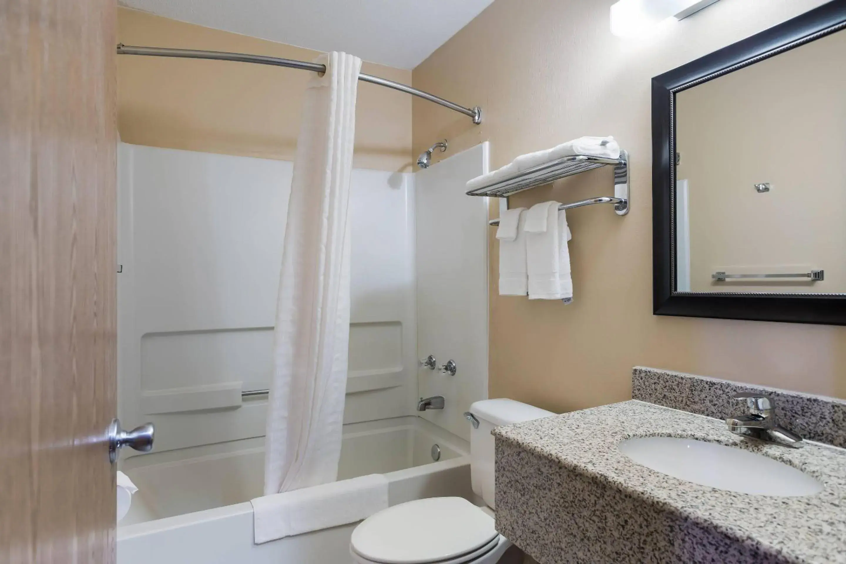 Bedroom in Econo Lodge Painted Post - Corning Bedroom in Econo Lodge Painted Post - Corning