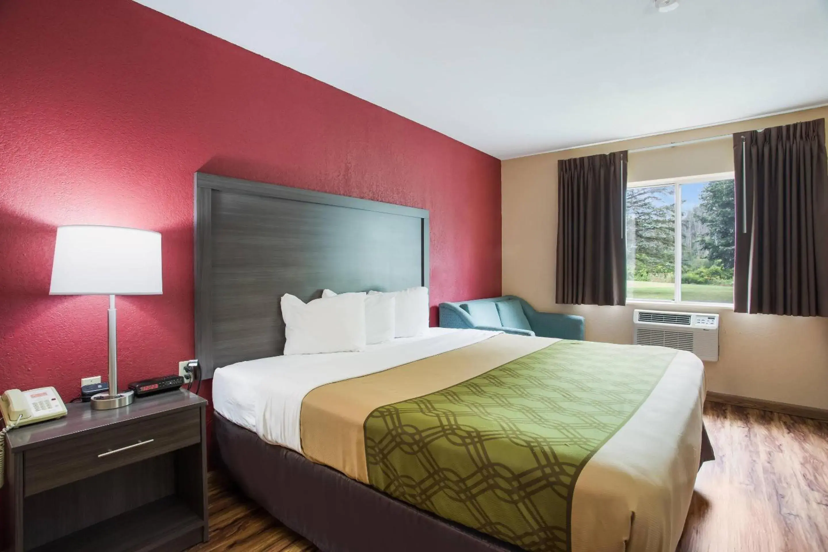 Bedroom, Bed in Econo Lodge Painted Post - Corning Bedroom, Bed in Econo Lodge Painted Post - Corning