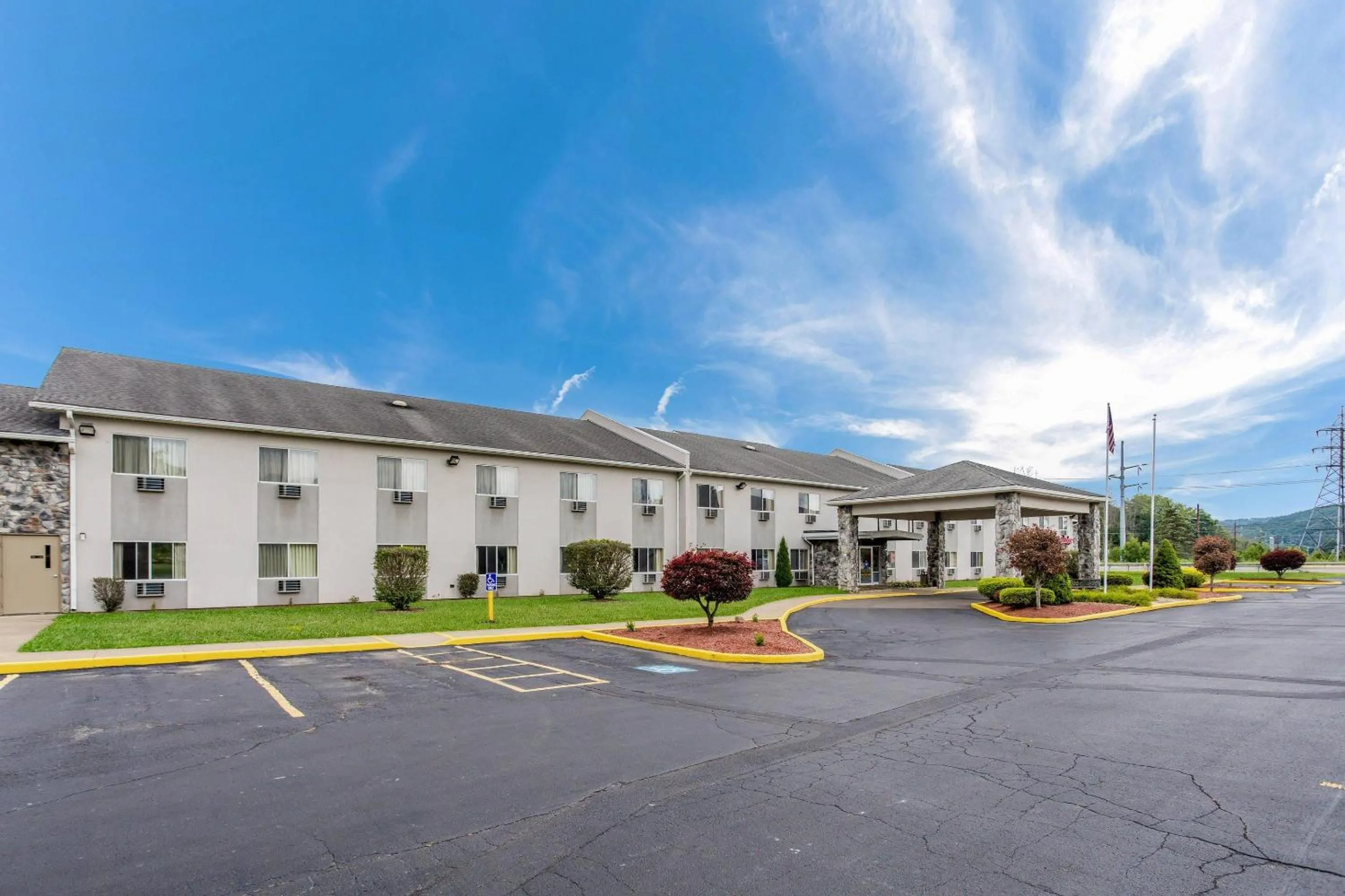 Property building in Econo Lodge Painted Post - Corning